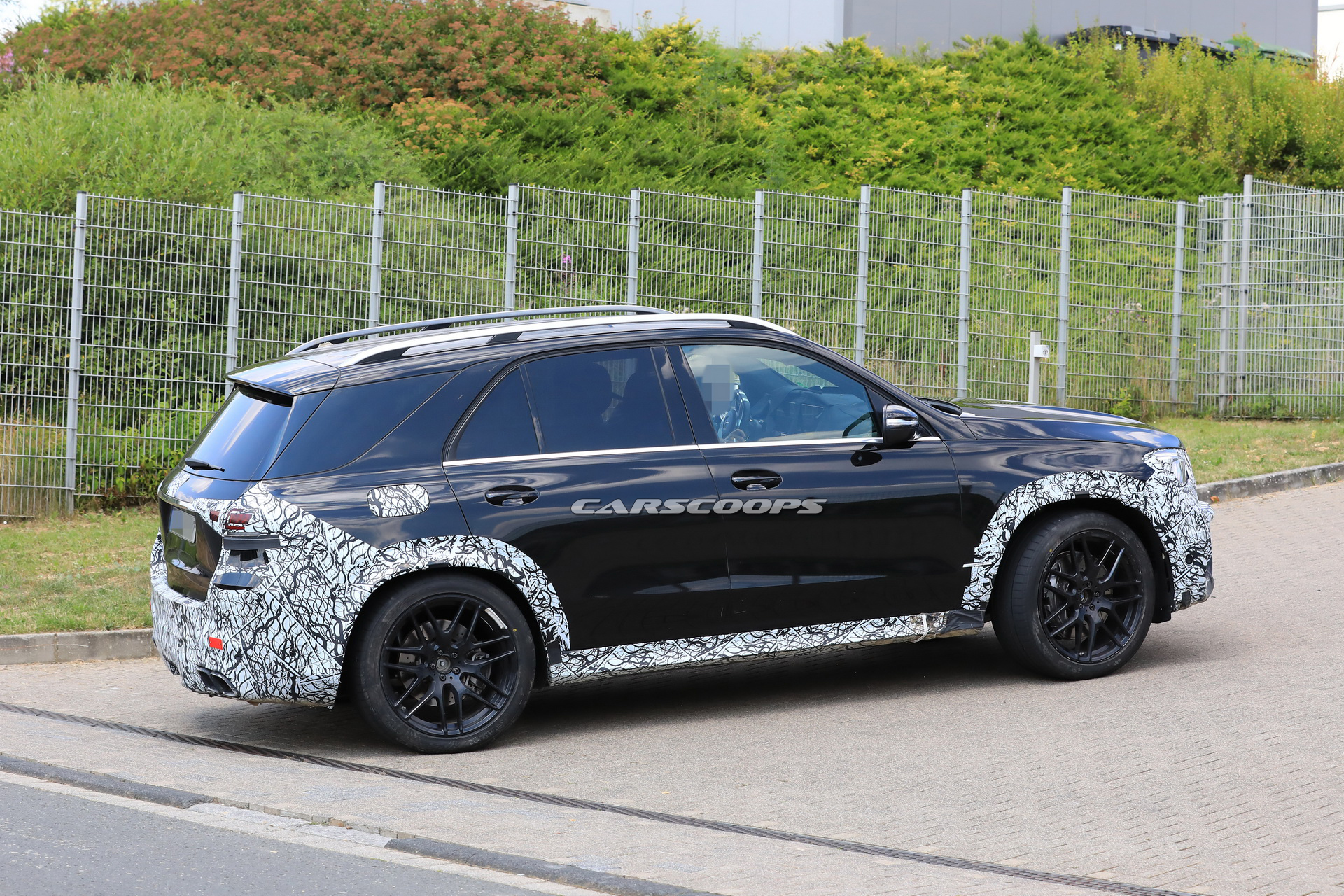 mercedes-amg-gle63-spy-less-camo-15 2019 Mercedes-AMG GLE 63 Sheds Most Of Its Camo To Reveal Familiar Look