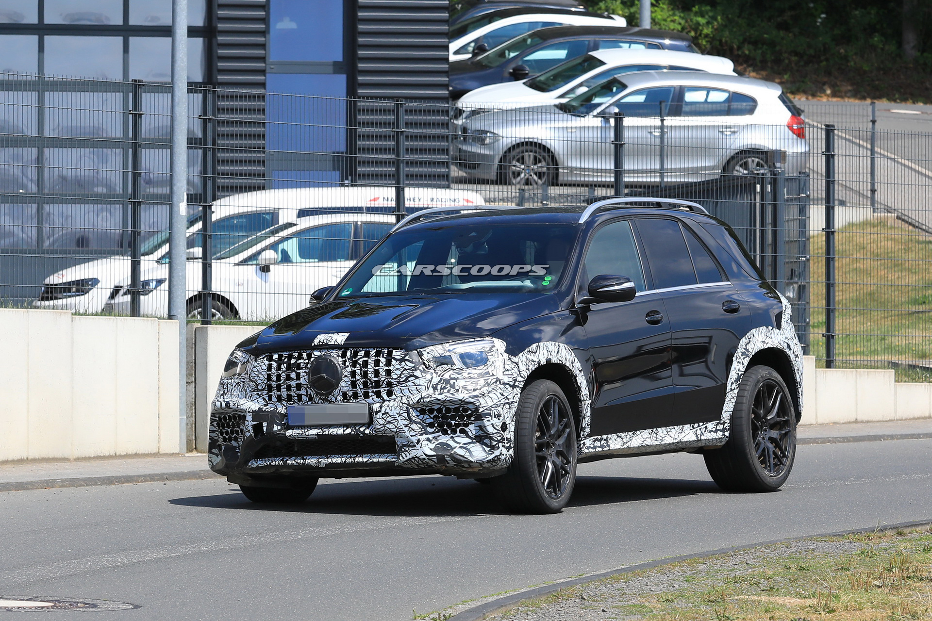 mercedes-amg-gle63-spy-less-camo-1 2019 Mercedes-AMG GLE 63 Sheds Most Of Its Camo To Reveal Familiar Look
