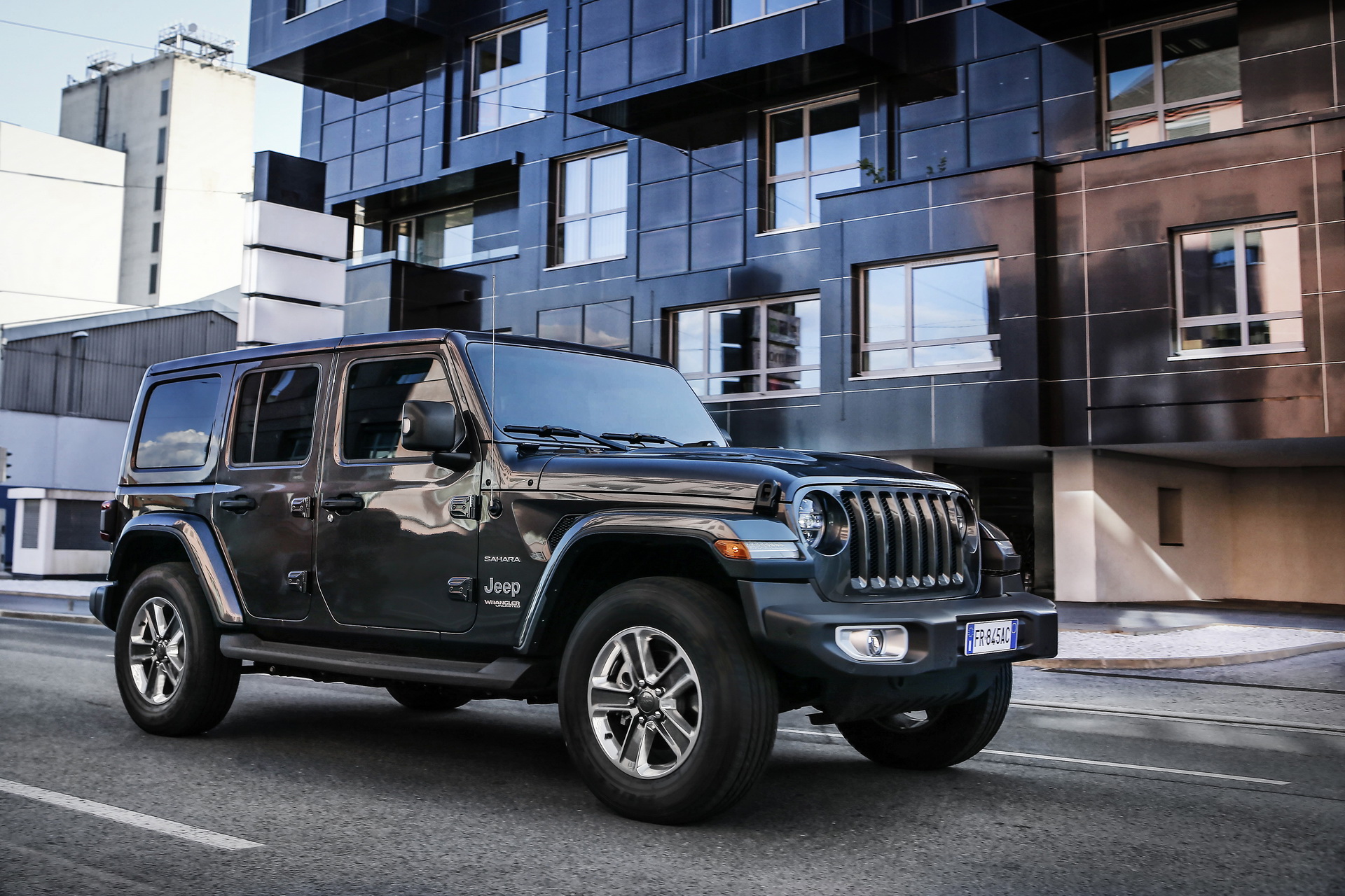 Jeep-Wrangler-62 Euro-spec Jeep Wrangler Detailed, Will Feature 197HP 4-Cylinder Diesel