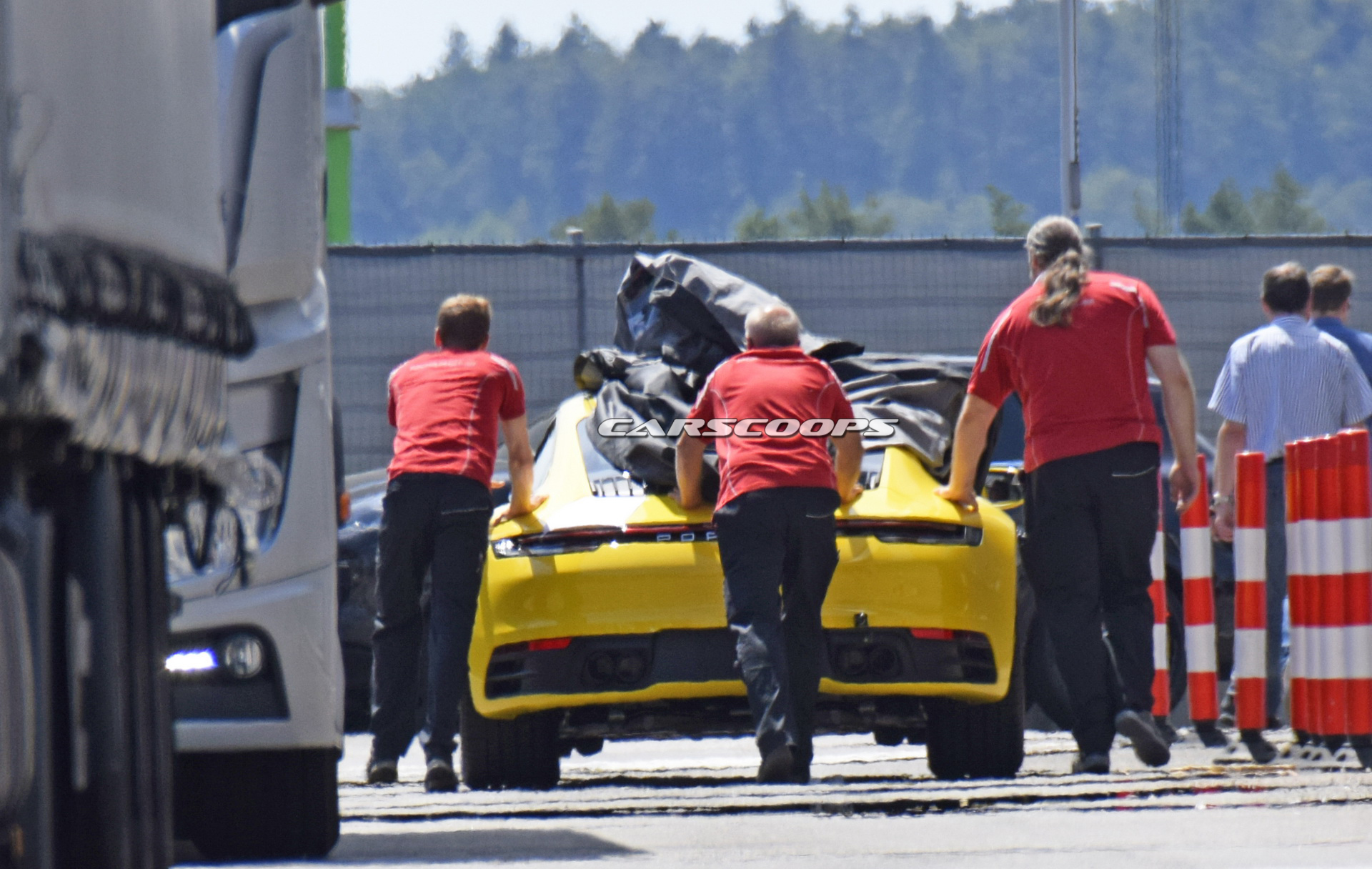 Porsche-992-Nocamo-2 2019 Porsche 911 Caught Undisguised Out In The Open – Again