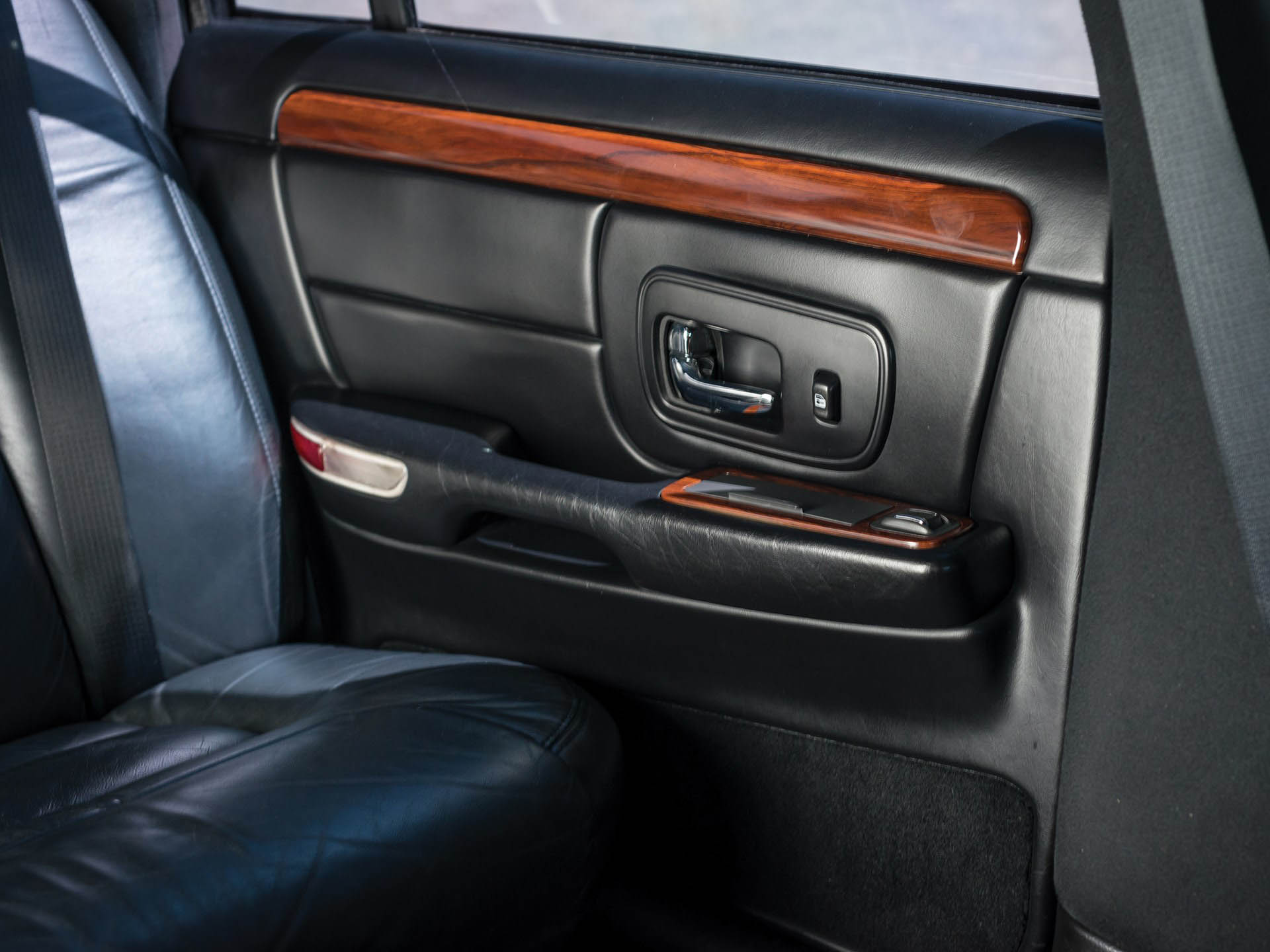 1999-Cadillac-Deville-Presidential-Limousine-06 This One Cadillac Isn’t Worth As Many Dead Presidents As You Might Think