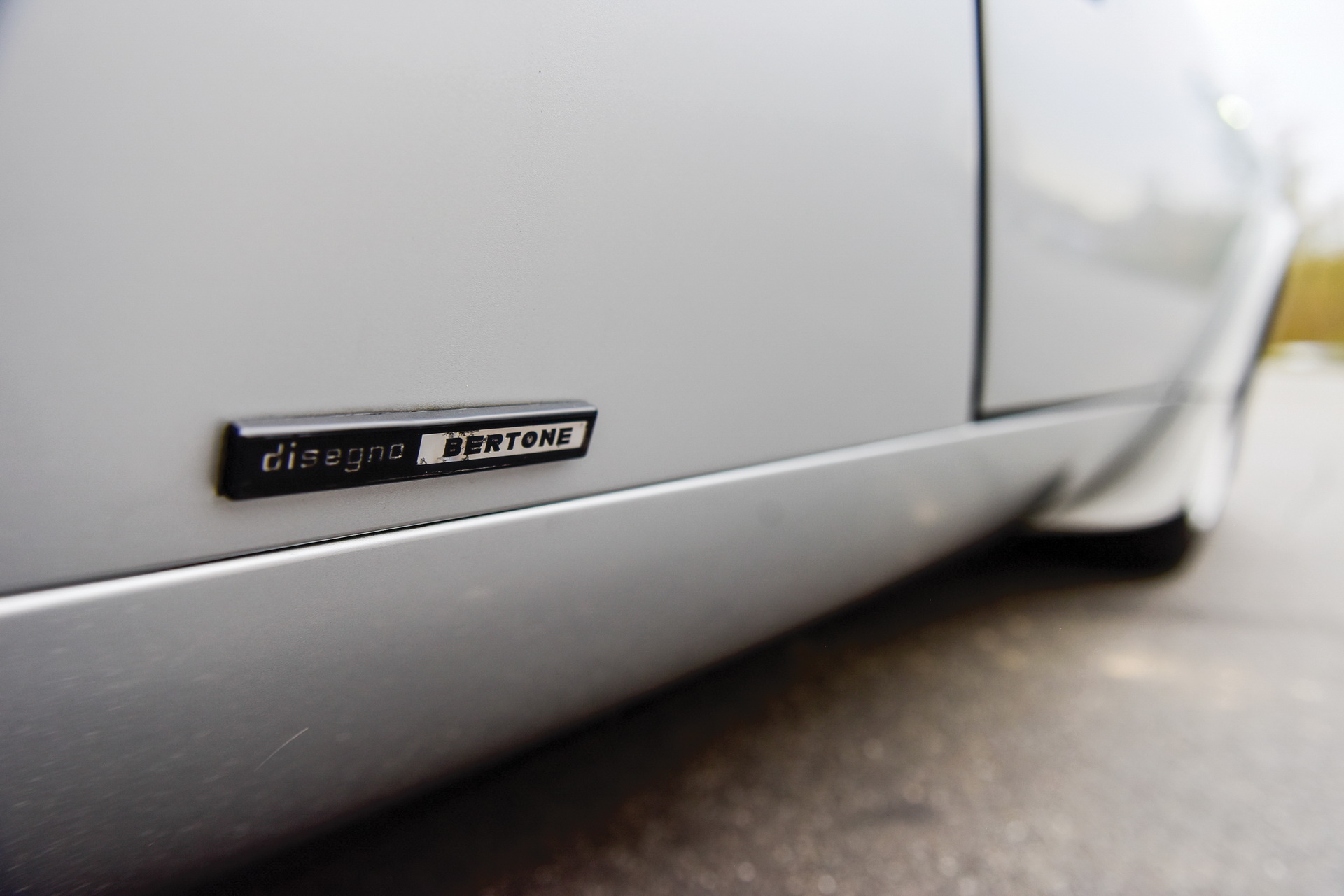 lamborghini-countach-series-ii-10 Fully Restored Lamborghini Countach Series II Will Have You Craving Money