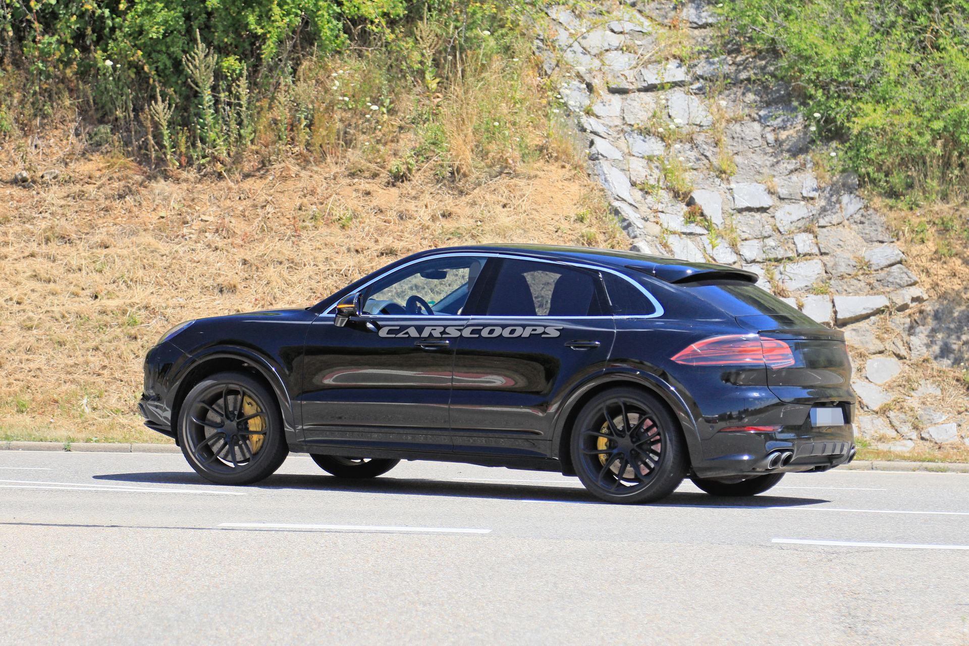porsche-cayenne-coupe-first-spy-26 2020 Porsche Cayenne Coupe Is Coming For BMW’s X6