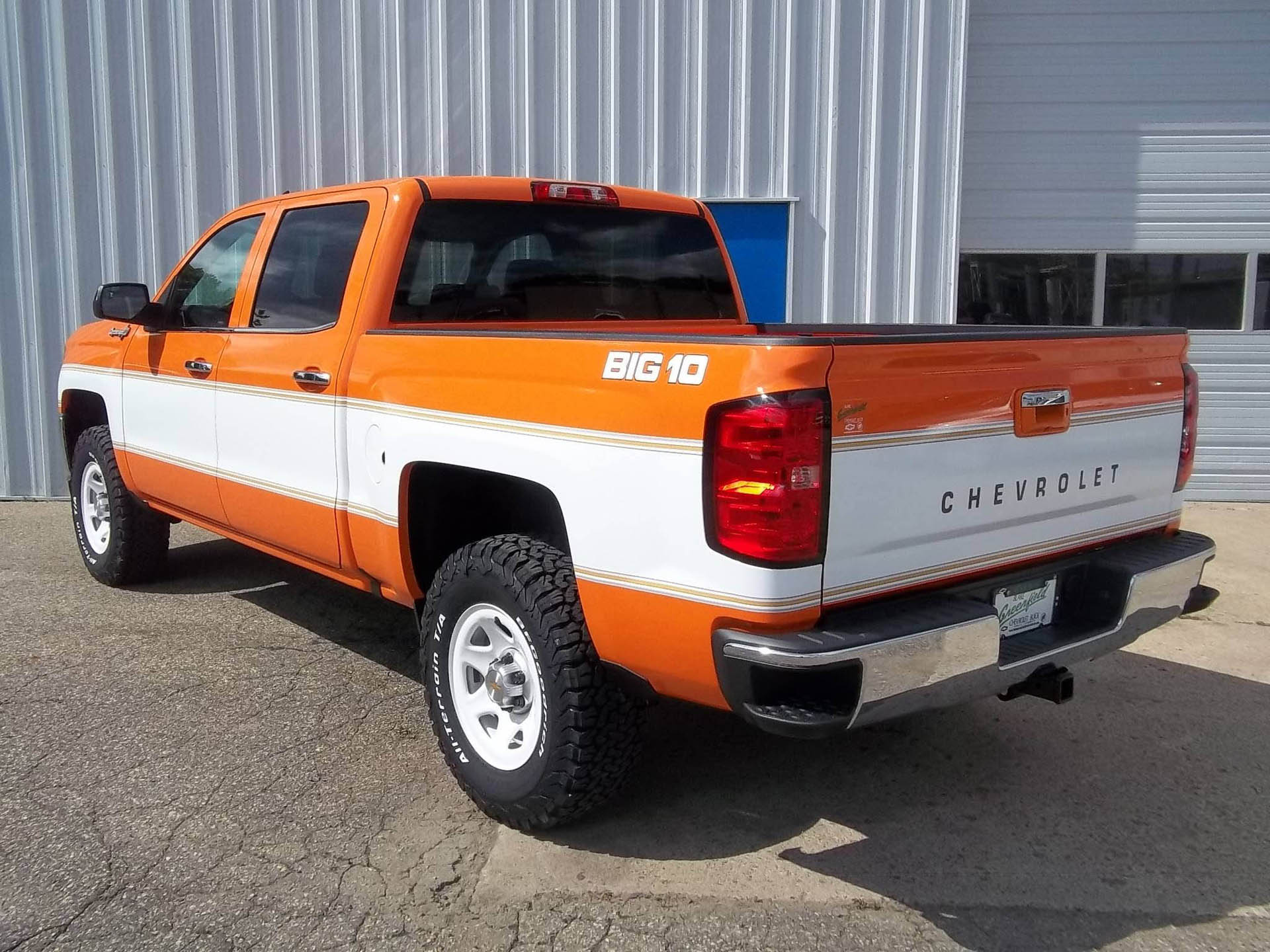 blake-greenfield-chevy-silverado-13 Minnesota Dealer Makes Its Own Deliciously Retro Chevy Trucks