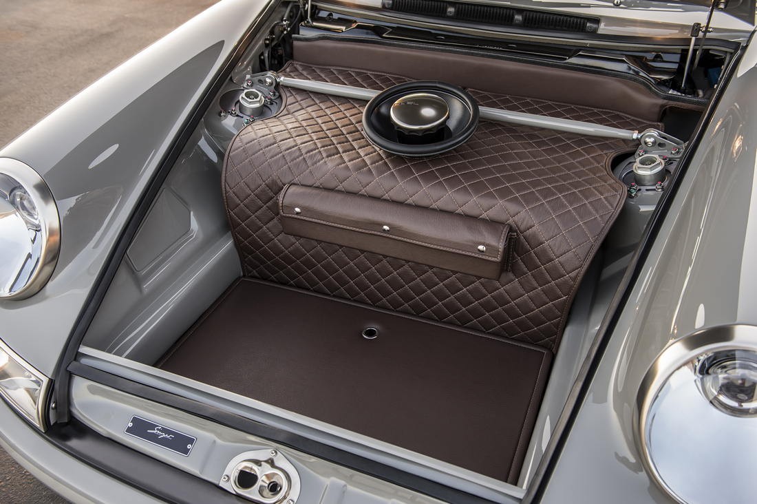 26-singer-911-qatar-1100x732 Start Your Week Off Right With 100+ Photos Of Singer Porsche Porn