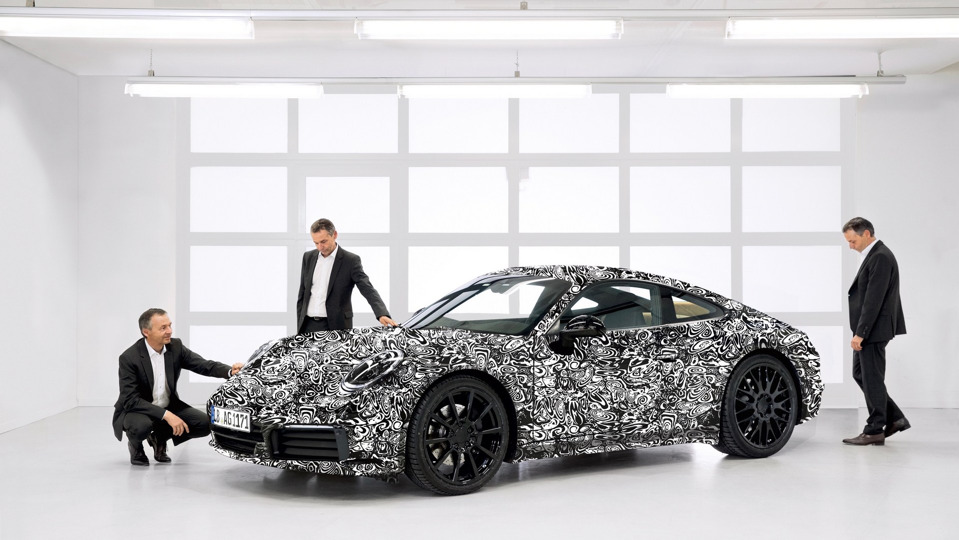 Porsche-911-1 2019 Porsche 911 Caught Undisguised Out In The Open – Again