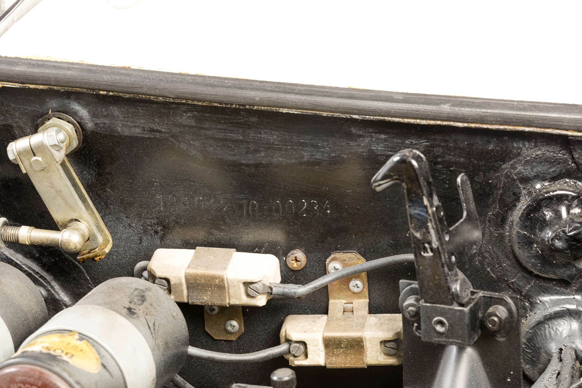 1963-Mercedes-Benz-300-SL-Roadster_21 This Factory-Fresh Mercedes 300 SL Doubled Its Estimate To Set A New World Record