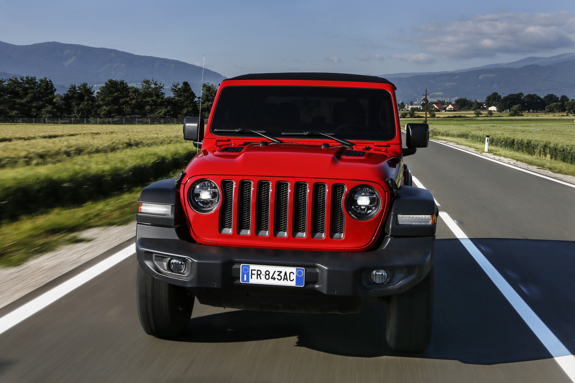 Jeep-Wrangler-34 Euro-spec Jeep Wrangler Detailed, Will Feature 197HP 4-Cylinder Diesel