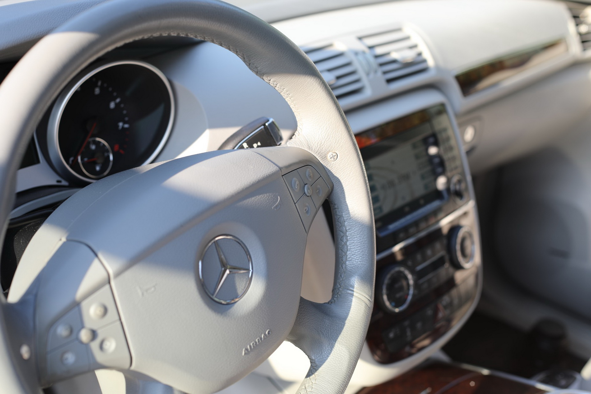 mercedes-r63-amg-auction-bat-33 2007 Mercedes R63 AMG Is A Very Fast, And Very Unpopular, Oddity