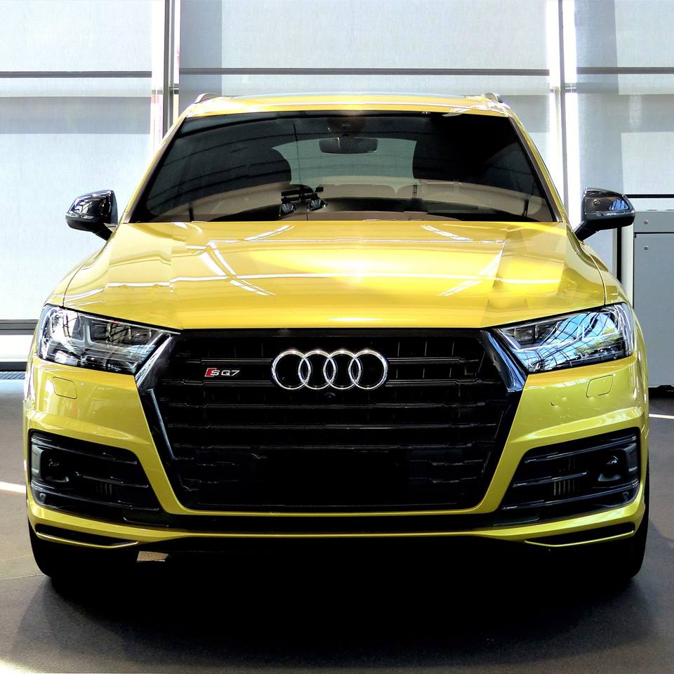 audi-q7-austin-yellow-metallic-exclusive-2 Audi SQ7 Can Rock Austin Yellow Metallic As Well As Any BMW