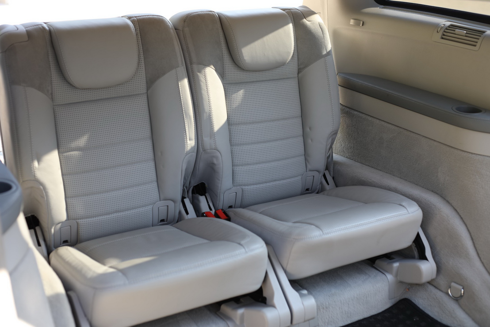 mercedes-r63-amg-auction-bat-14 2007 Mercedes R63 AMG Is A Very Fast, And Very Unpopular, Oddity