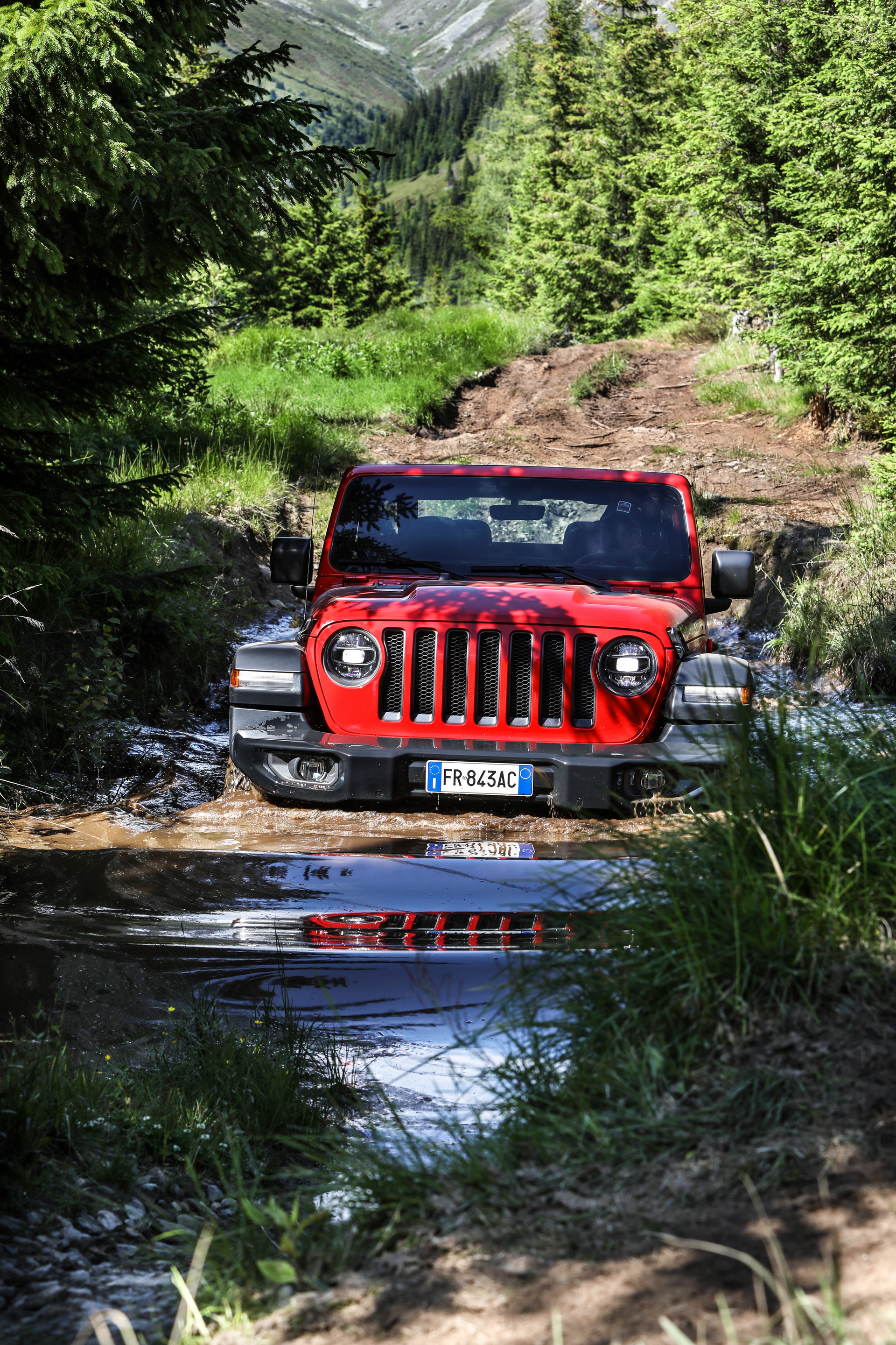 Jeep-Wrangler-42 Euro-spec Jeep Wrangler Detailed, Will Feature 197HP 4-Cylinder Diesel