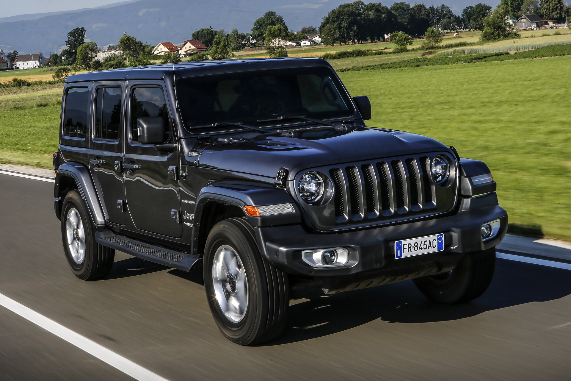 Jeep-Wrangler-66 Euro-spec Jeep Wrangler Detailed, Will Feature 197HP 4-Cylinder Diesel