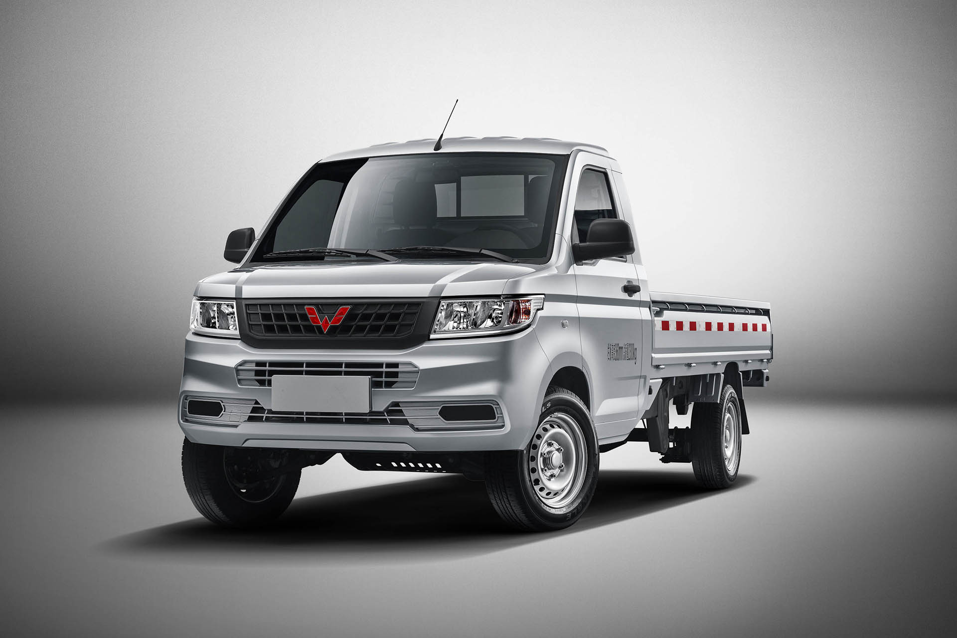 Wuling-Rong-Guang-pickup-10 You Could Fit GM’s New Chinese ‘Mini Pickup’ In The Back Of A Silverado