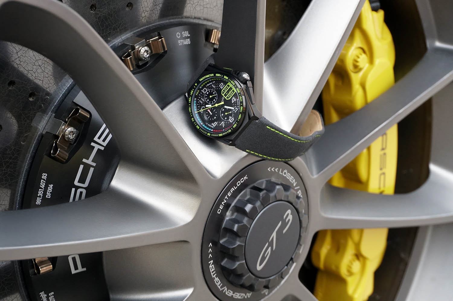 pacemasters-paddock-chronograph-dsc07282_web PaceMasters Paddock Chronograph Puts An F1 Pit Board On Your Wrist