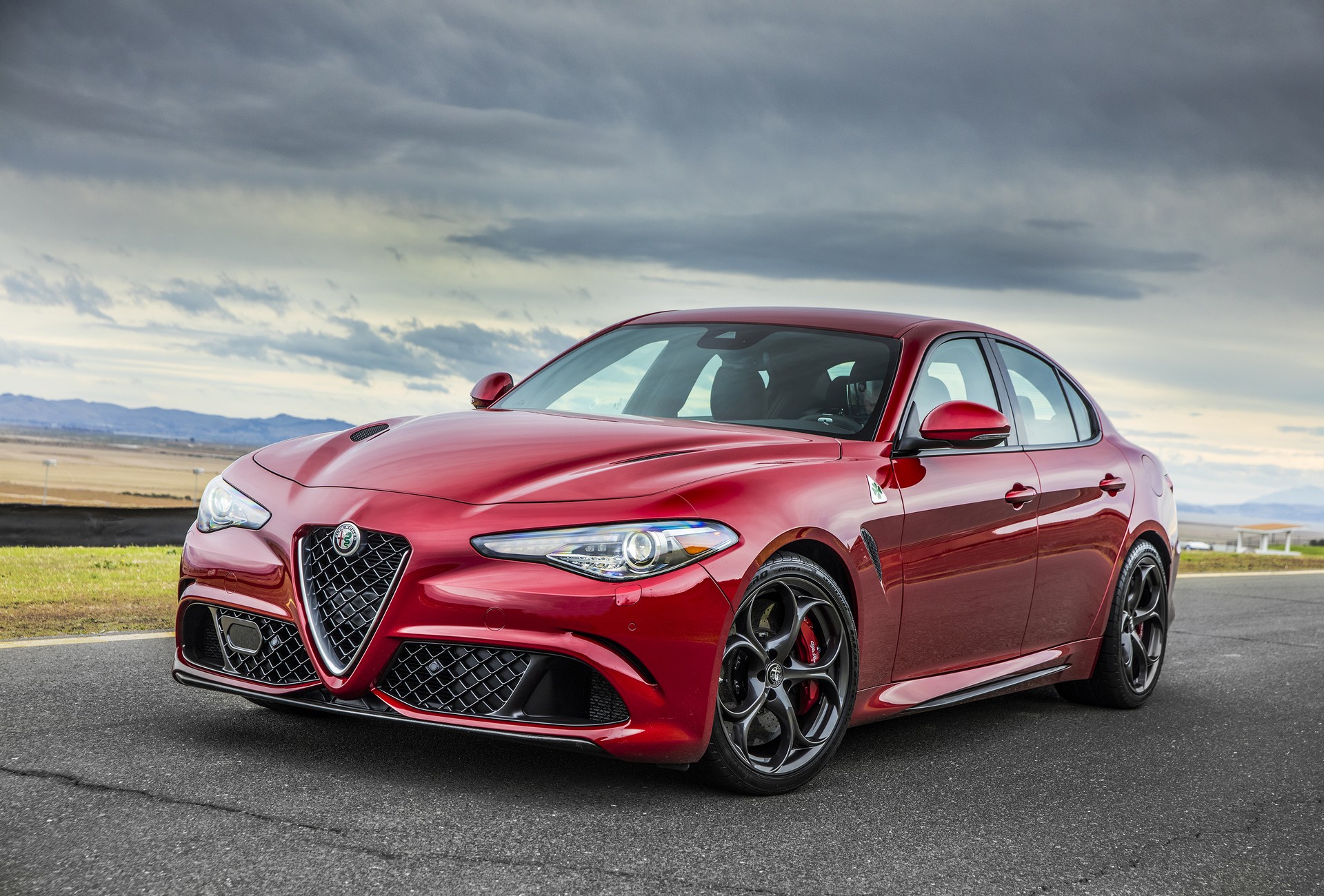 2019-alfa-romeo-giulia-gains-new-styling-packages-additional-equipment