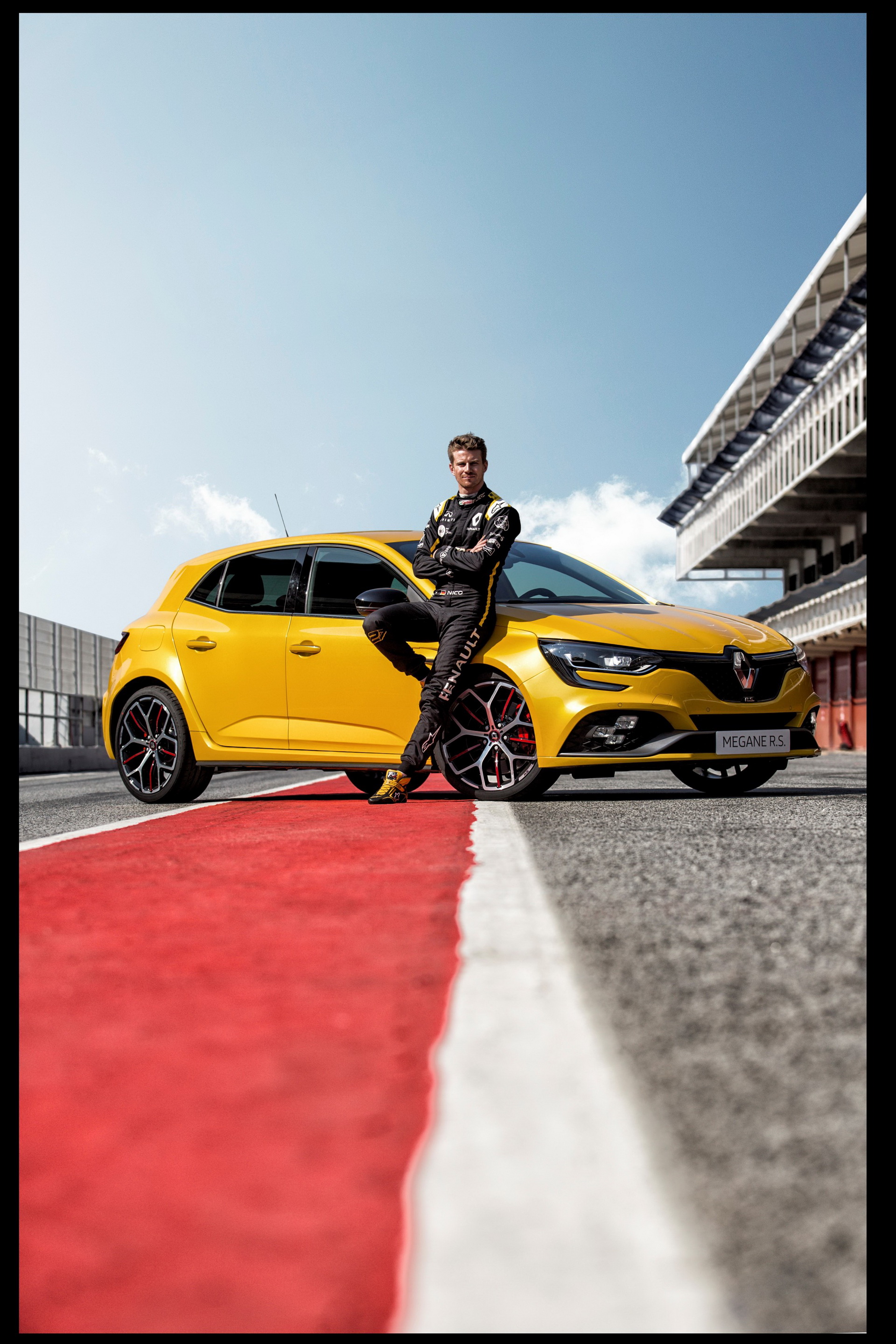 2019-renault-megane-rs-trophy-20 New Renault Megane RS Trophy With 296HP Is The Most Potent And Extreme Version Yet