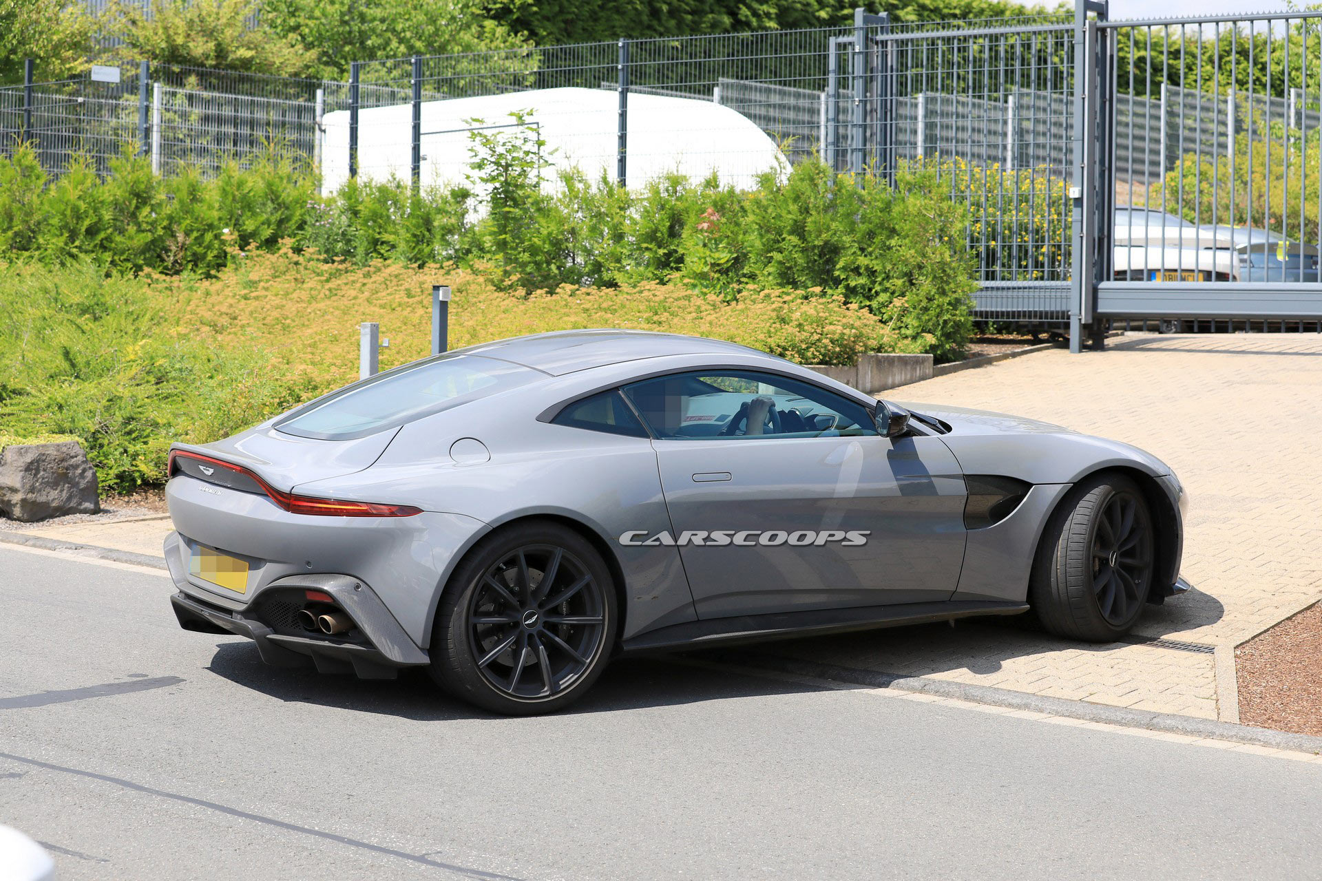 Aston-Martin-Vantage-S19 Aston Martin Vantage S Spied With Beefier Brakes And A Four-Tailpipe Exhaust