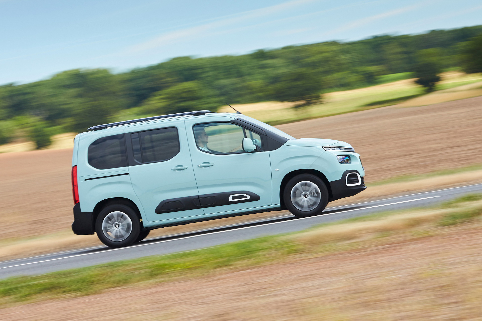 2019-citroen-berlingo-52 New Citroen Berlingo And Peugeot Rifter Go On Sale In The UK