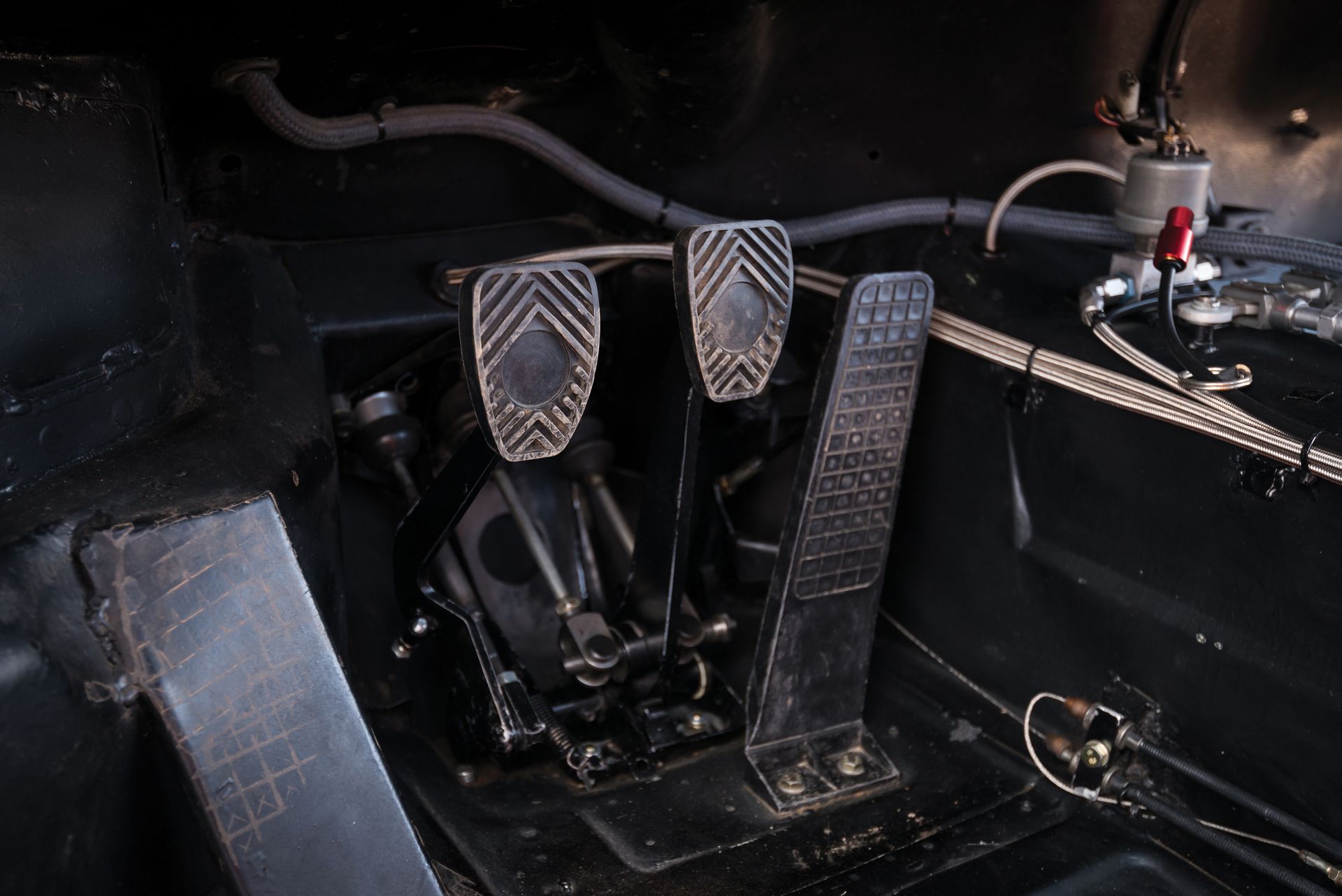 1985-Porsche-959-Paris-Dakar-Auction-13 Porsche 959 Paris-Dakar Expected To Fetch Over $3 Million