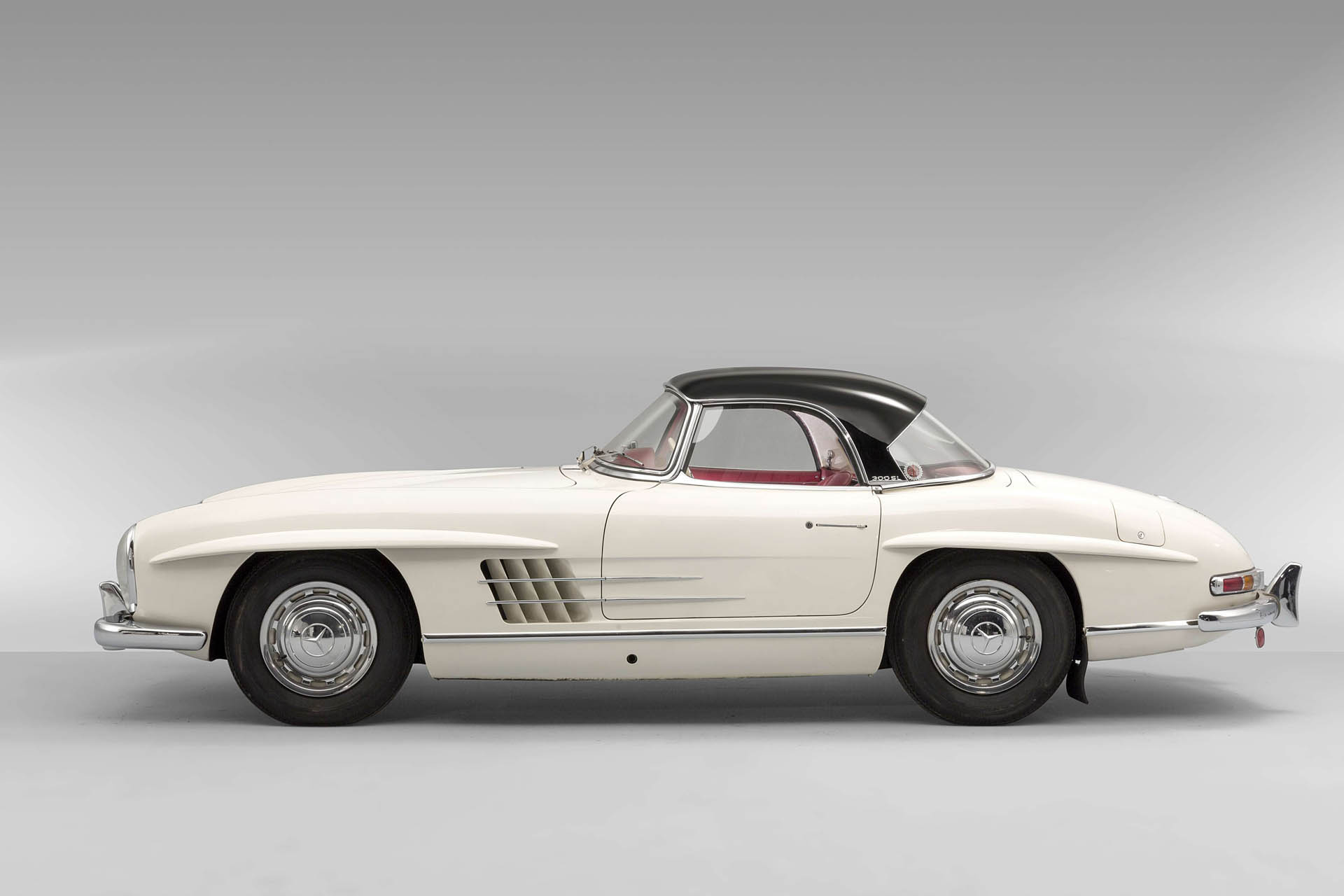 1963-Mercedes-Benz-300-SL-Roadster_05 This Factory-Fresh Mercedes 300 SL Doubled Its Estimate To Set A New World Record