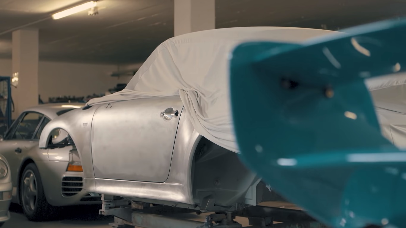 Project-Gold-02 Porsche Classic Teases Top Secret ‘Project Gold’ Ahead Of August 24 Reveal