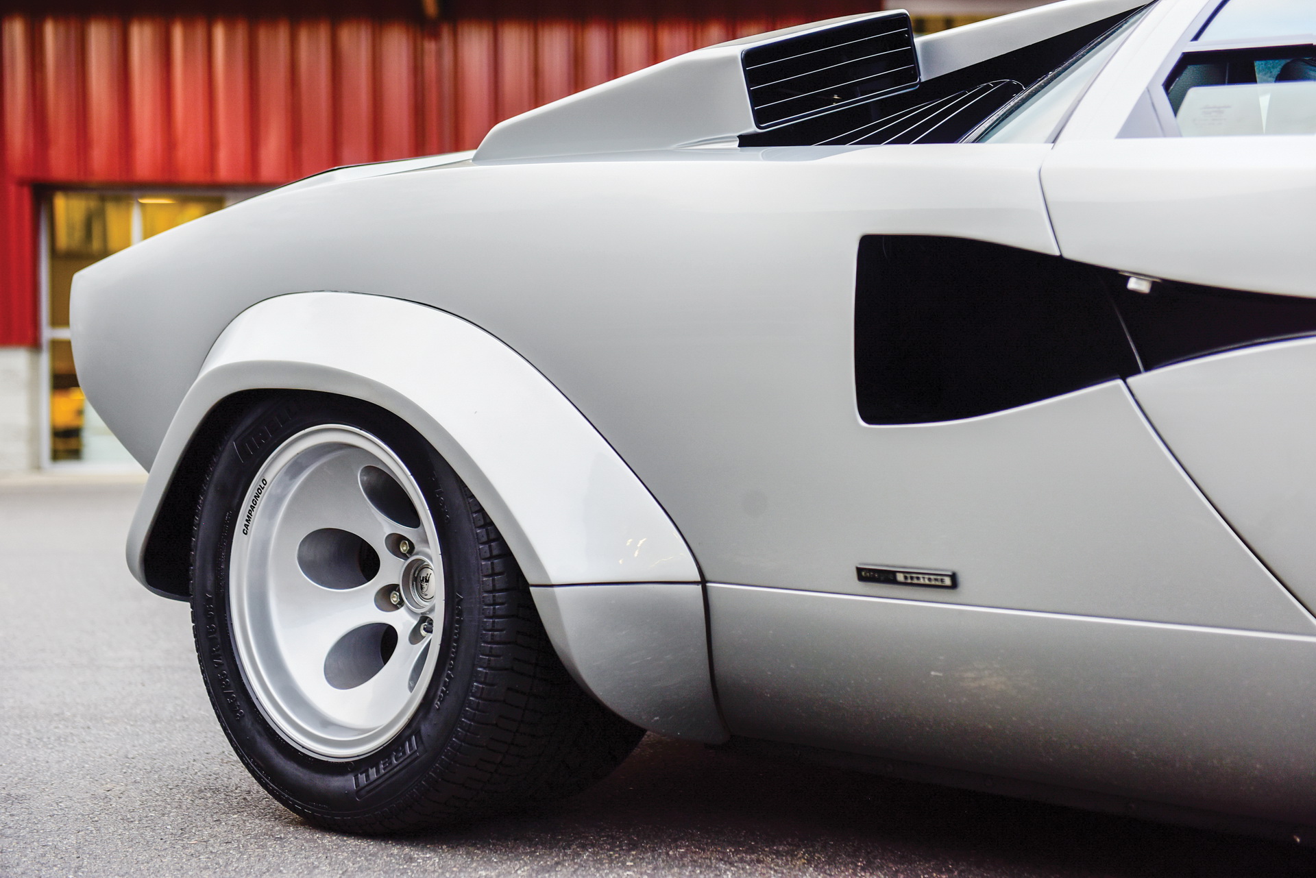 lamborghini-countach-series-ii-12 Fully Restored Lamborghini Countach Series II Will Have You Craving Money