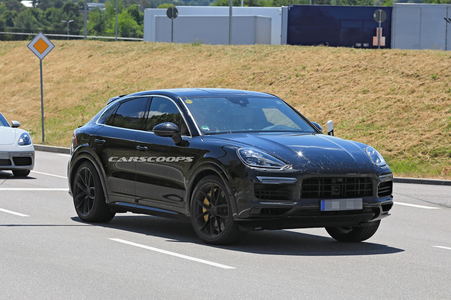 porsche-cayenne-coupe-first-spy-10 2020 Porsche Cayenne Coupe Is Coming For BMW’s X6