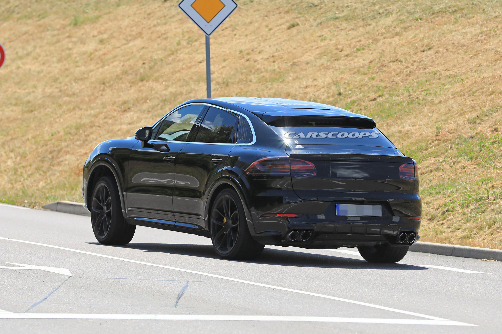 porsche-cayenne-coupe-first-spy-24 2020 Porsche Cayenne Coupe Is Coming For BMW’s X6