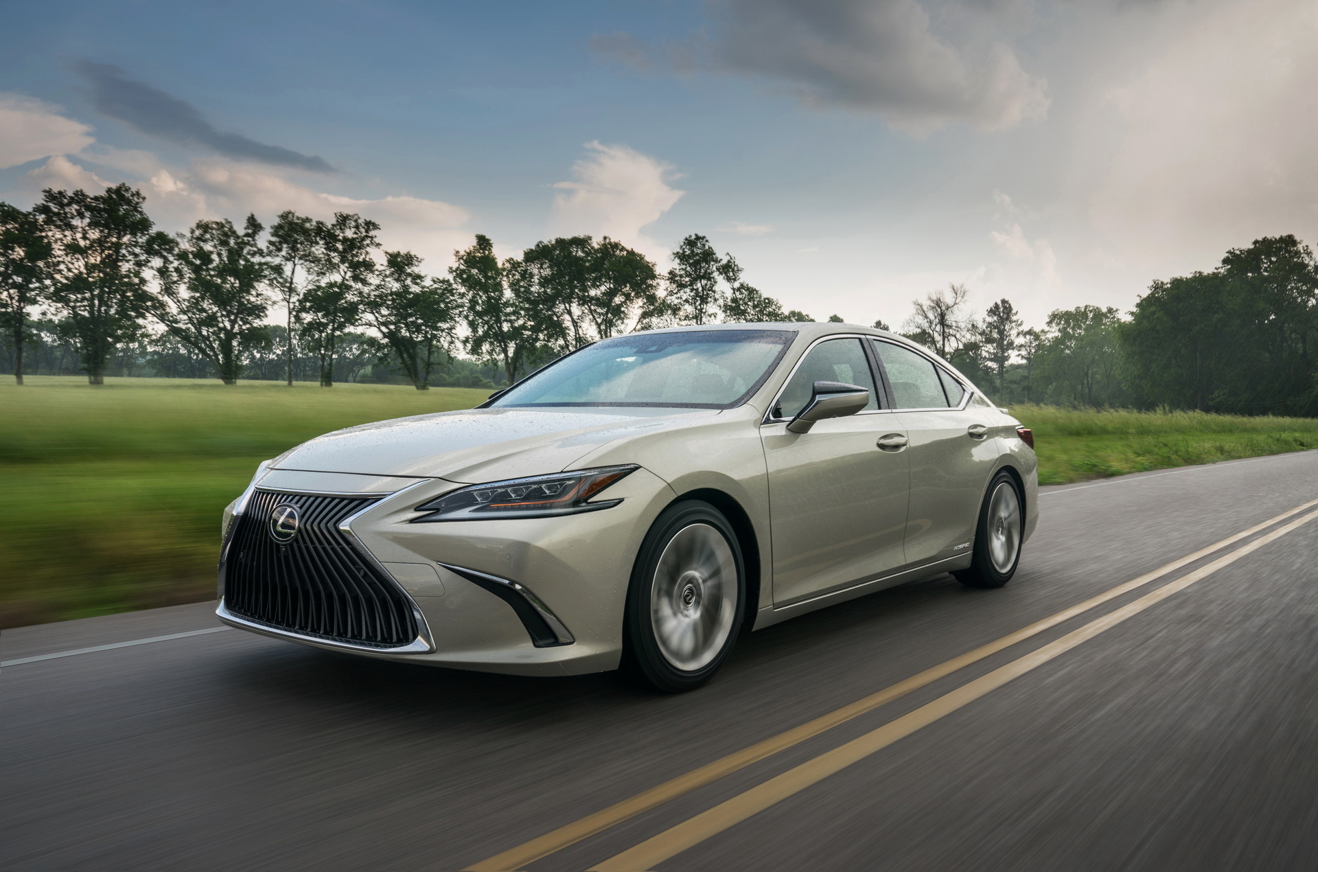 2019-lexus-es-1 2019 Lexus ES Is A Cheaper Alternative To Executive Sedans Priced From $39,500