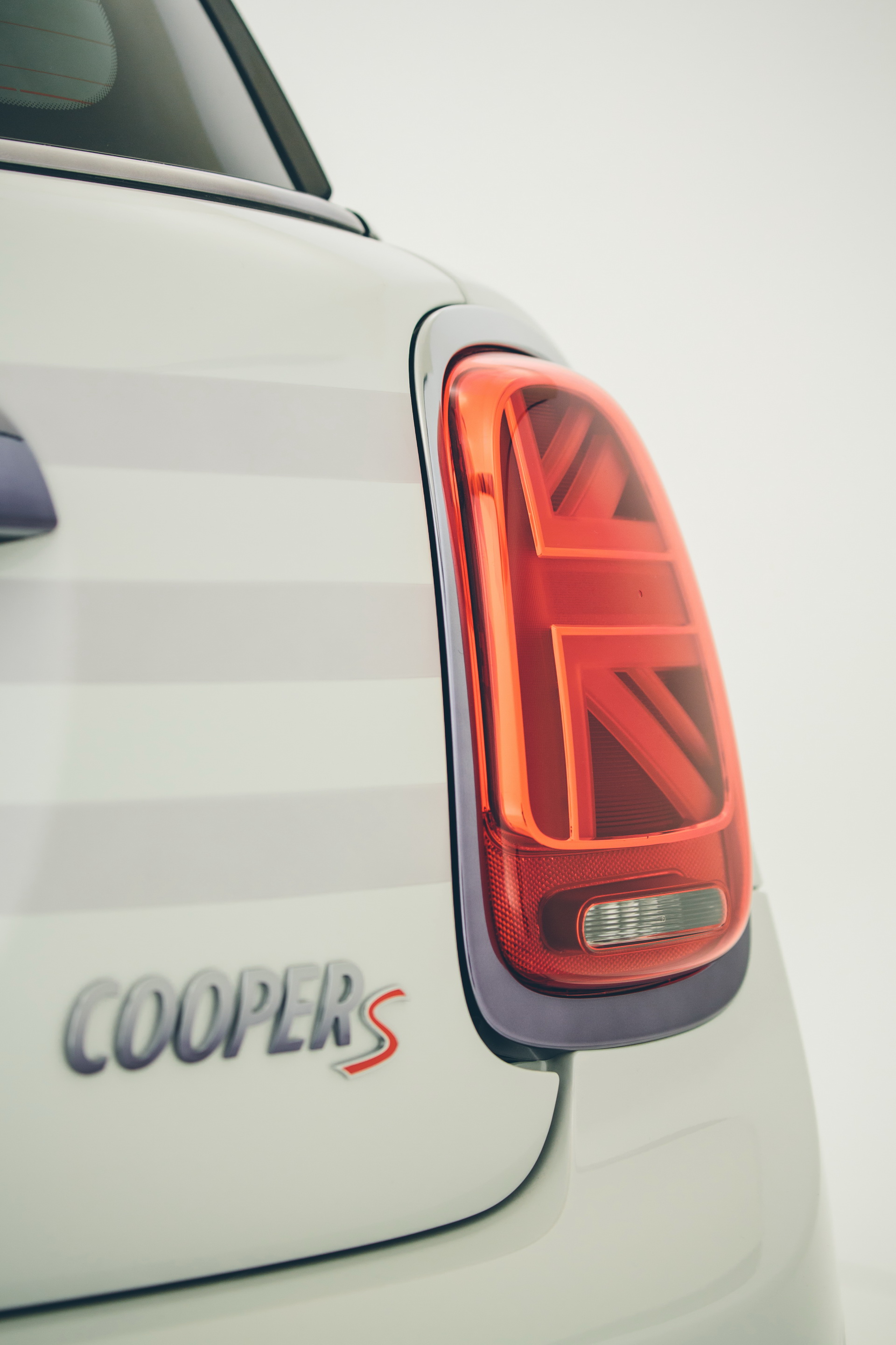 unique-mini-3-door-royal-wedding-goodwood-5 One-Off Mini Created For British Royal Wedding Heading To Auction