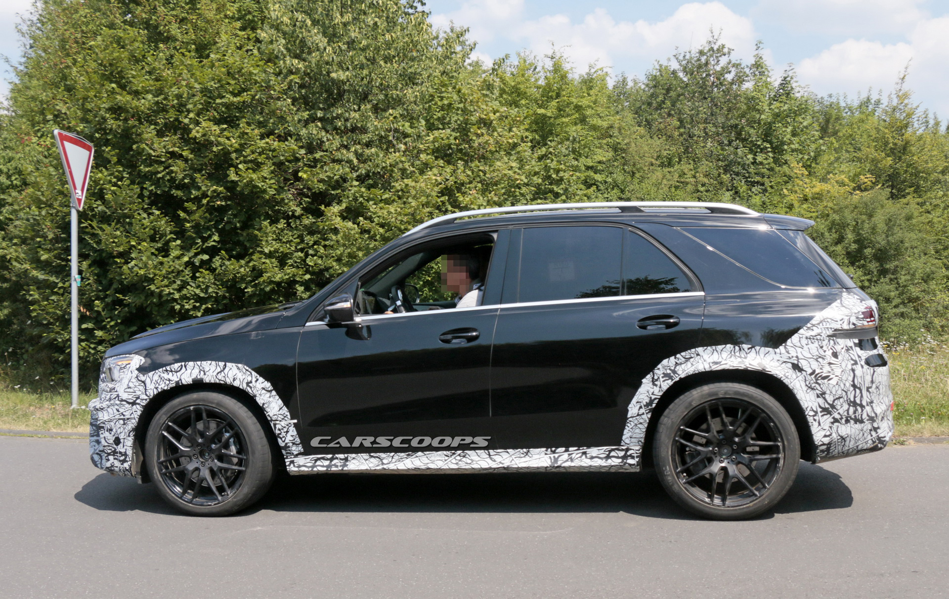 mercedes-amg-gle63-spy-less-camo-24 2019 Mercedes-AMG GLE 63 Sheds Most Of Its Camo To Reveal Familiar Look