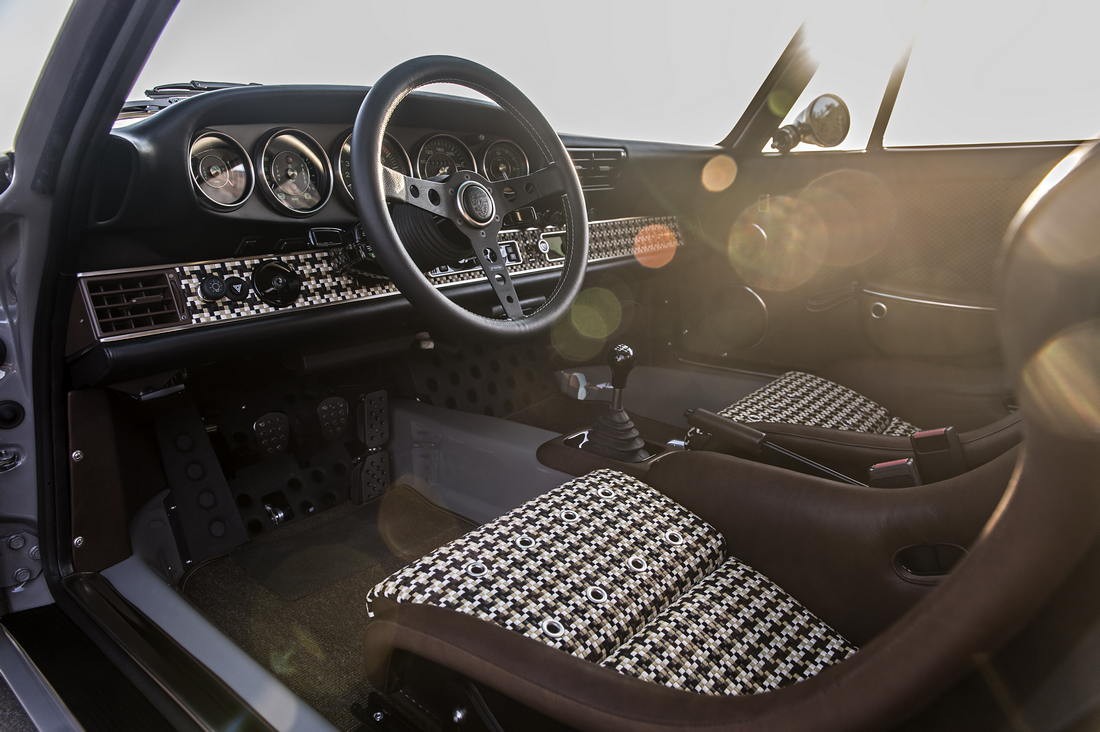 15-singer-911-qatar-1100x732 Start Your Week Off Right With 100+ Photos Of Singer Porsche Porn