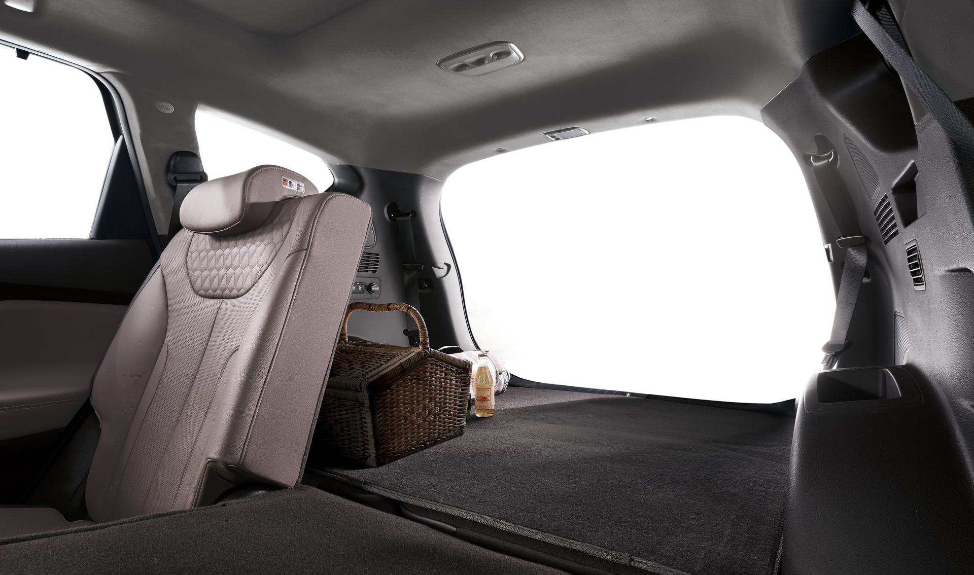 Hyundai-SantaFe-06 New Hyundai Santa Fe Arrives In The UK With A Single Diesel Option, From £33,425