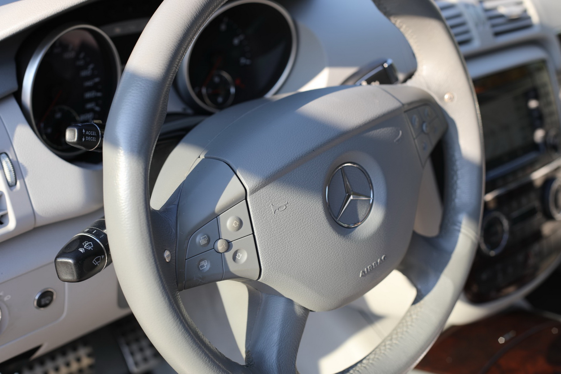 mercedes-r63-amg-auction-bat-11 2007 Mercedes R63 AMG Is A Very Fast, And Very Unpopular, Oddity