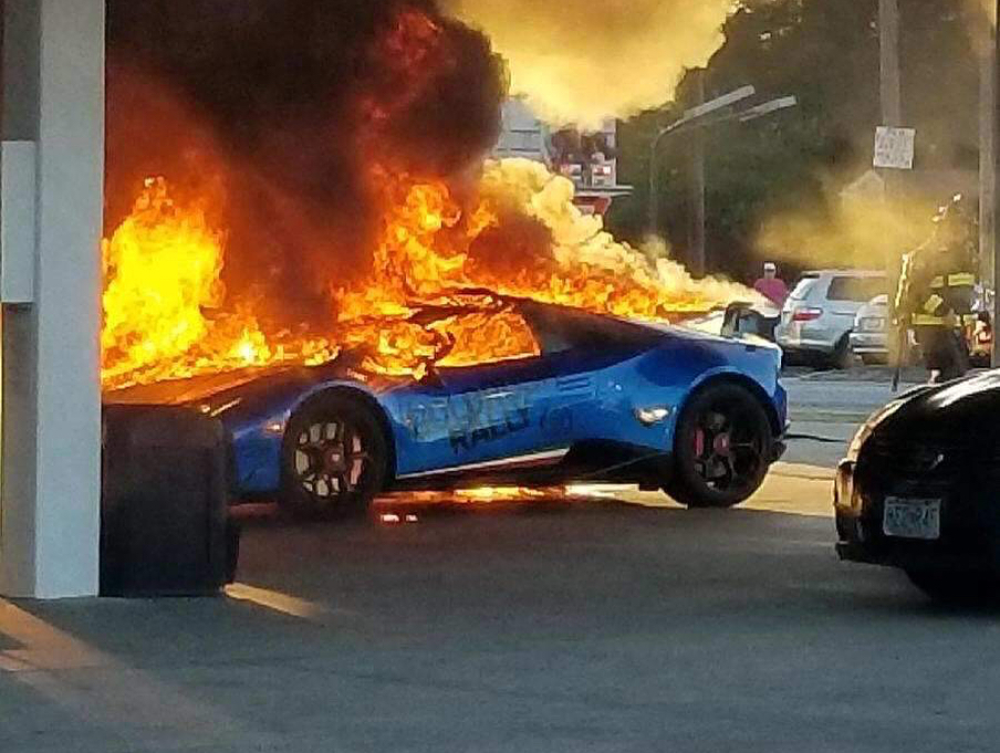 lamborghini-huracan-performante-fire-gas-station-3 Lamborghini Huracan Performante Burns To A Crisp At A Gas Station In The US