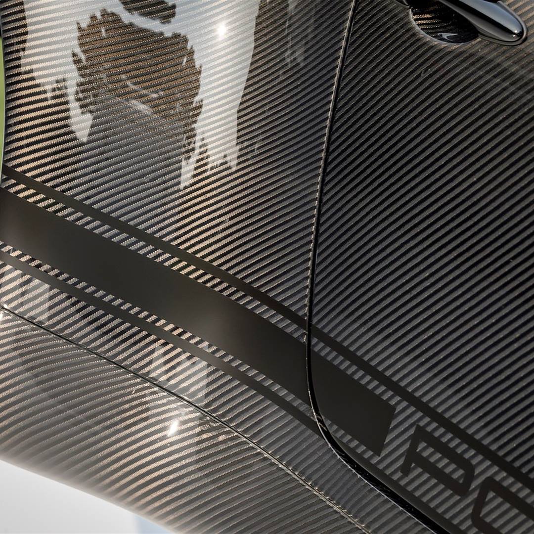 Gunther-Werks-400R-CarbonFiber-11 Nothing To See Here, Just A Glorious Naked-Carbon Porsche 993 Body By Gunther Werks