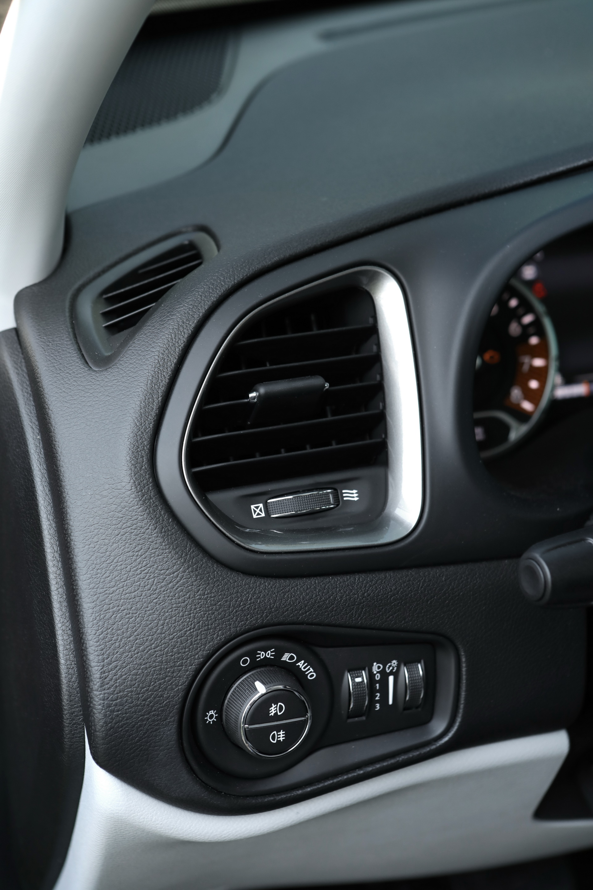 2019-Jeep-Renegade-33 2019 Jeep Renegade: Here’s What The Facelifted Model Costs In The UK