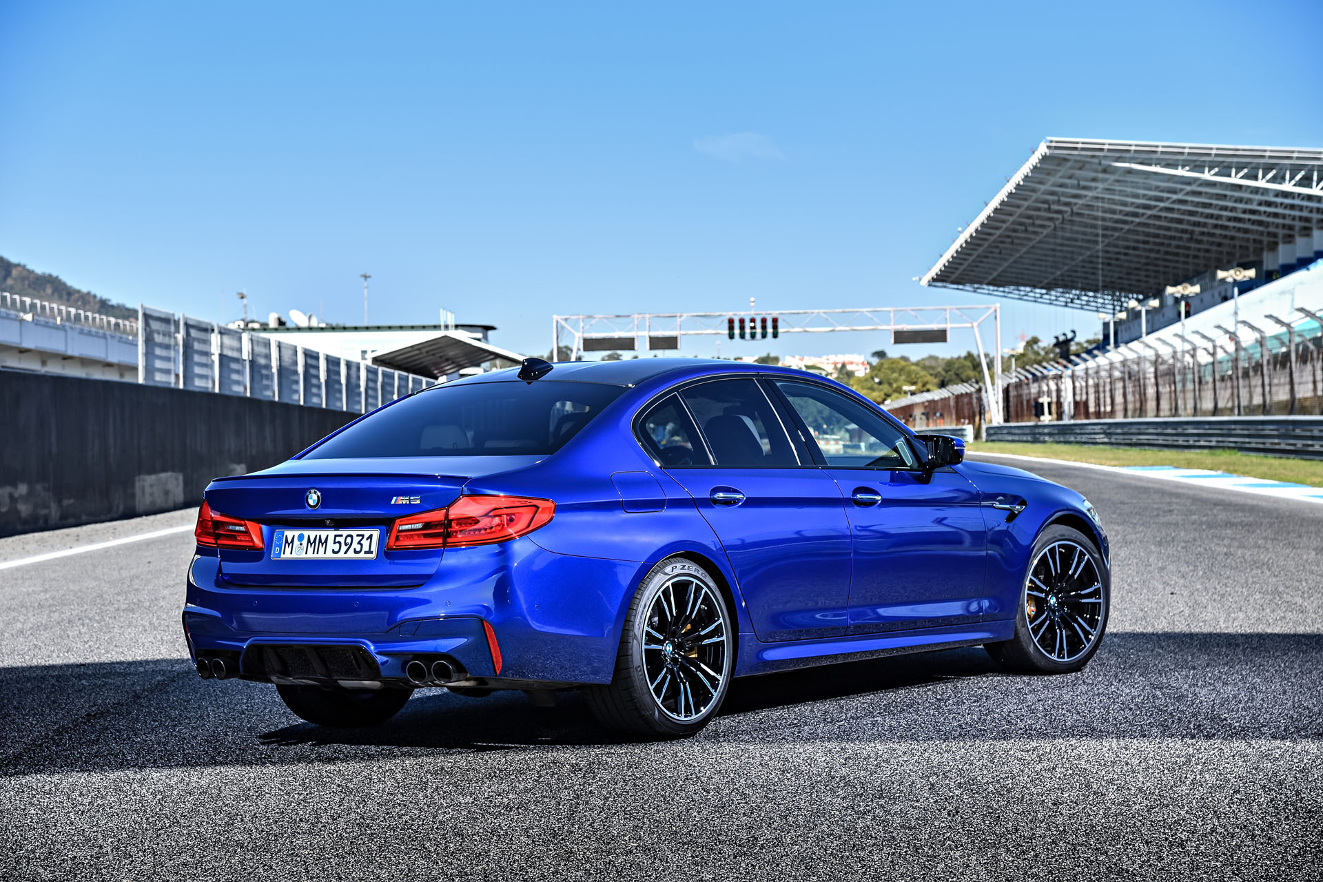 BMW_M5_007 copy 2018 BMW M5 Burns Through Fuel Faster Than Expected, Surprising No One