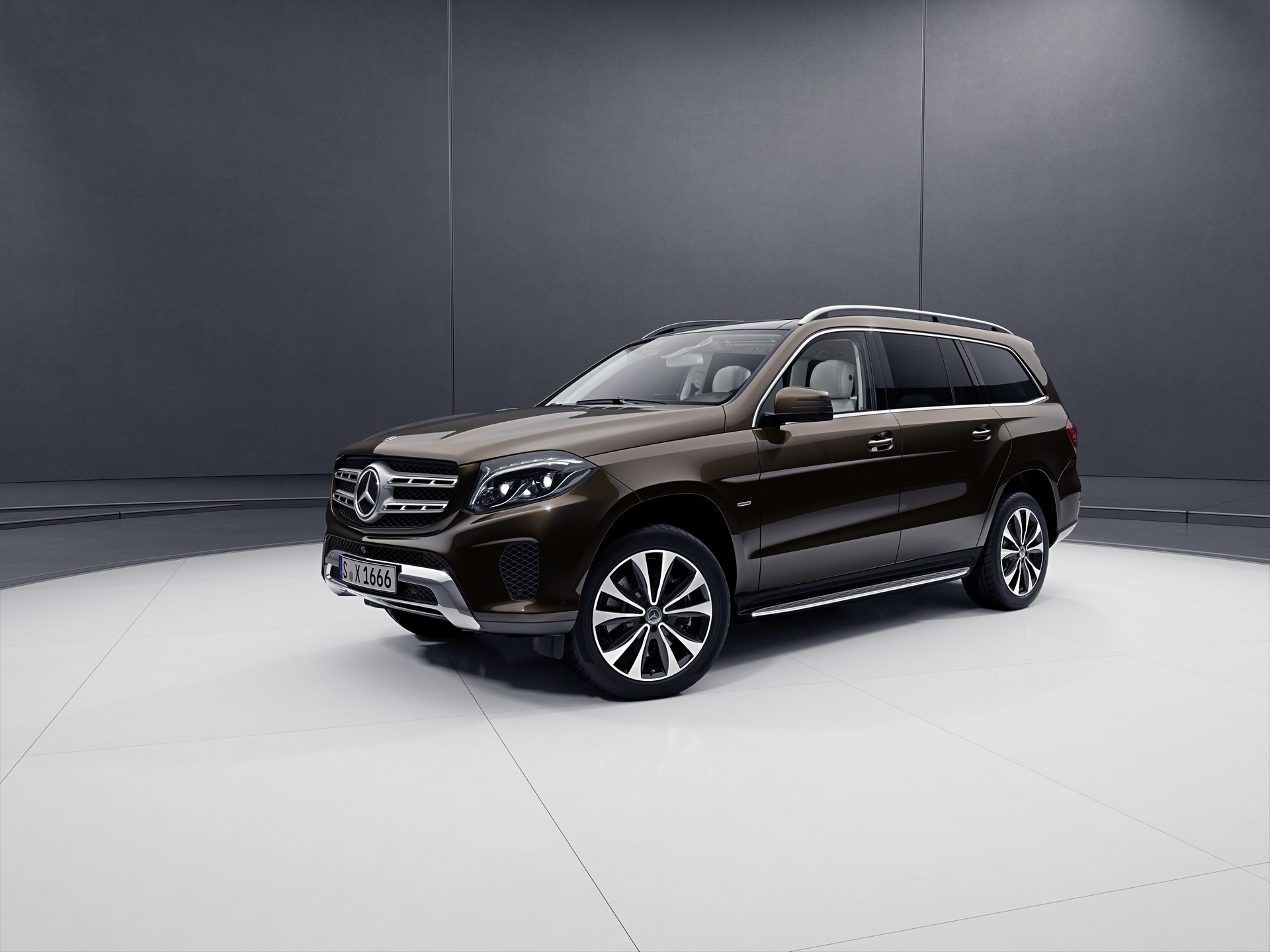 Mercedes-GLS-5 China Hits American-Made Cars With 25 Percent Tariff, Prevents Delivery Of Some Crossovers