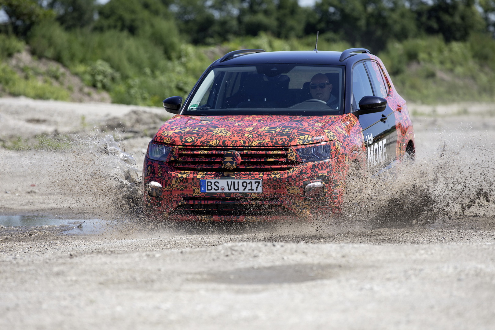 2019-vw-t-cross-7_1 Volkswagen T-Cross New Teaser Focuses On Practicality