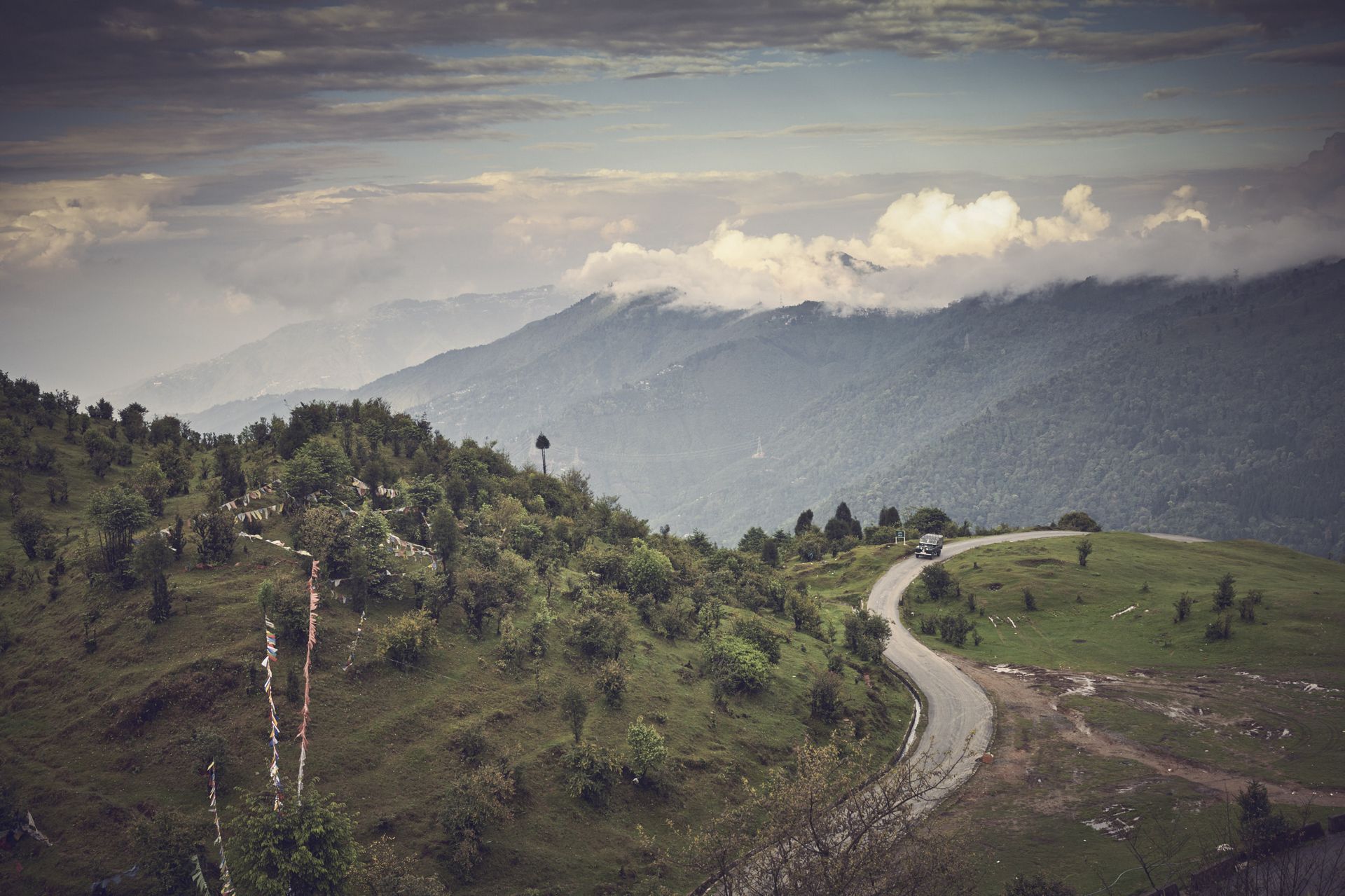 Land-Rover-Defender-Himalaya-5 This Tiny Himalayan Village Runs A Fleet Of Land Rover Defenders