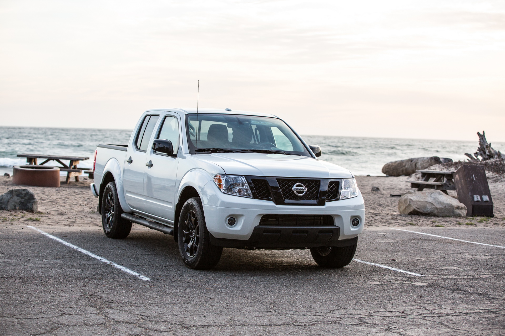 2019-Nissan-Frontier-05 2019 Nissan Frontier: America’s Most Affordable Pickup Offers More Interior Tech For The Same Price