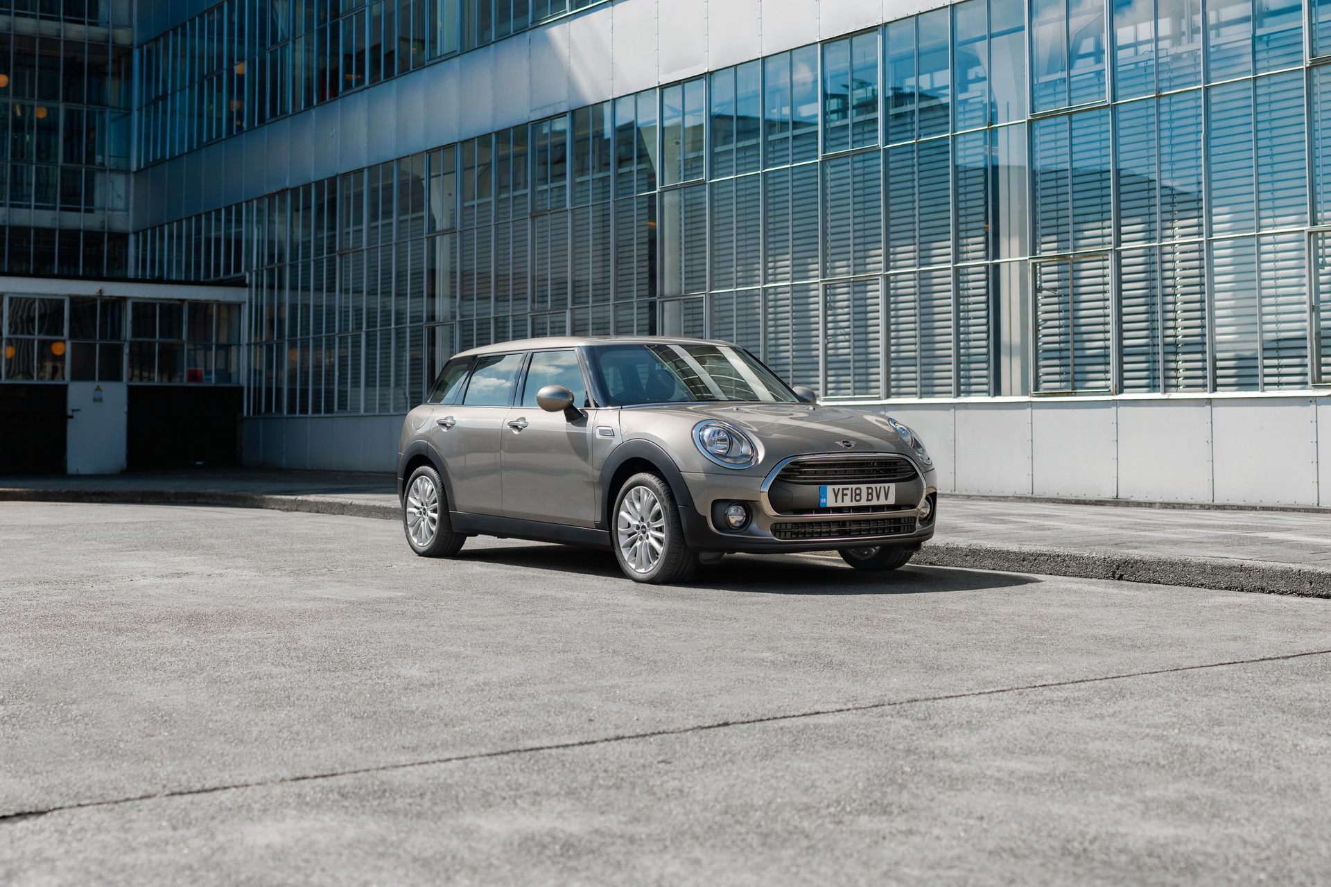 2018-mini-clubman-city-1 MINI Goes After Business And Fleet Buyers With More Affordable Clubman City