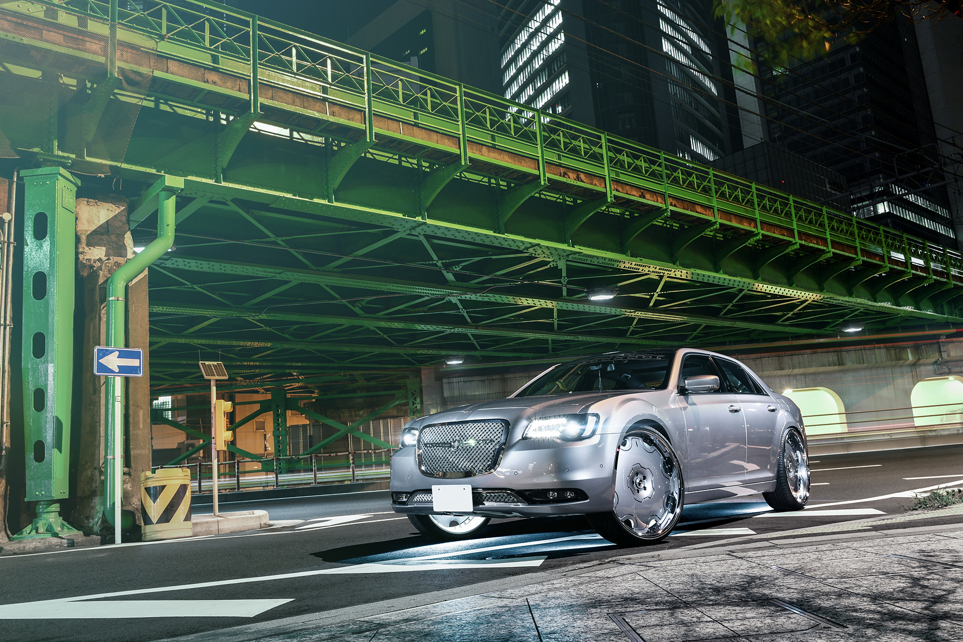 chrysler-300-forgiato-japan-3 Big In Japan: Chrysler 300 Wears 26-Inch Wheels With Aplomb