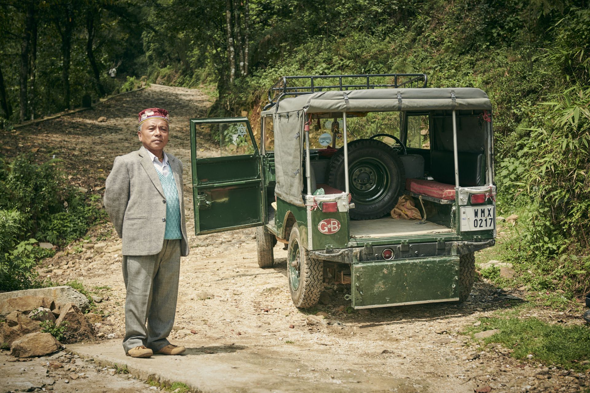 Land-Rover-Defender-Himalaya-13 This Tiny Himalayan Village Runs A Fleet Of Land Rover Defenders