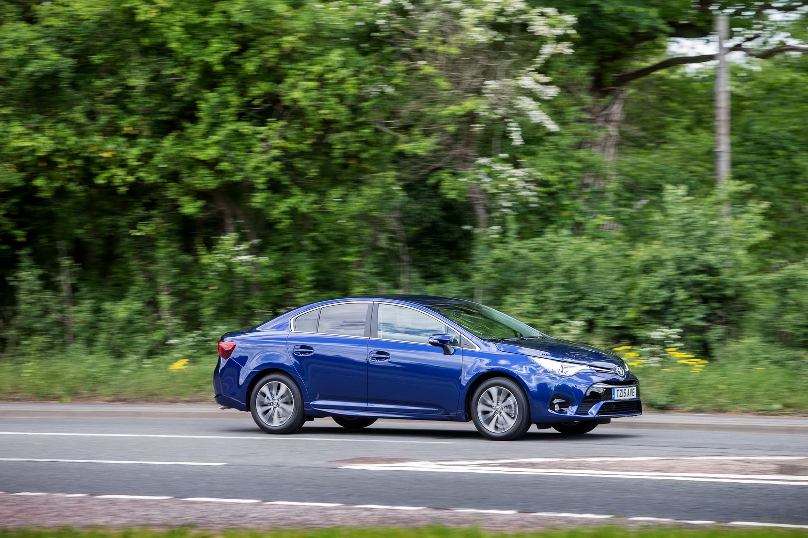 toyota-avensis-4 Sorry Sir, You Cannot Order An Avensis Anymore; May We Suggest The Camry Hybrid?