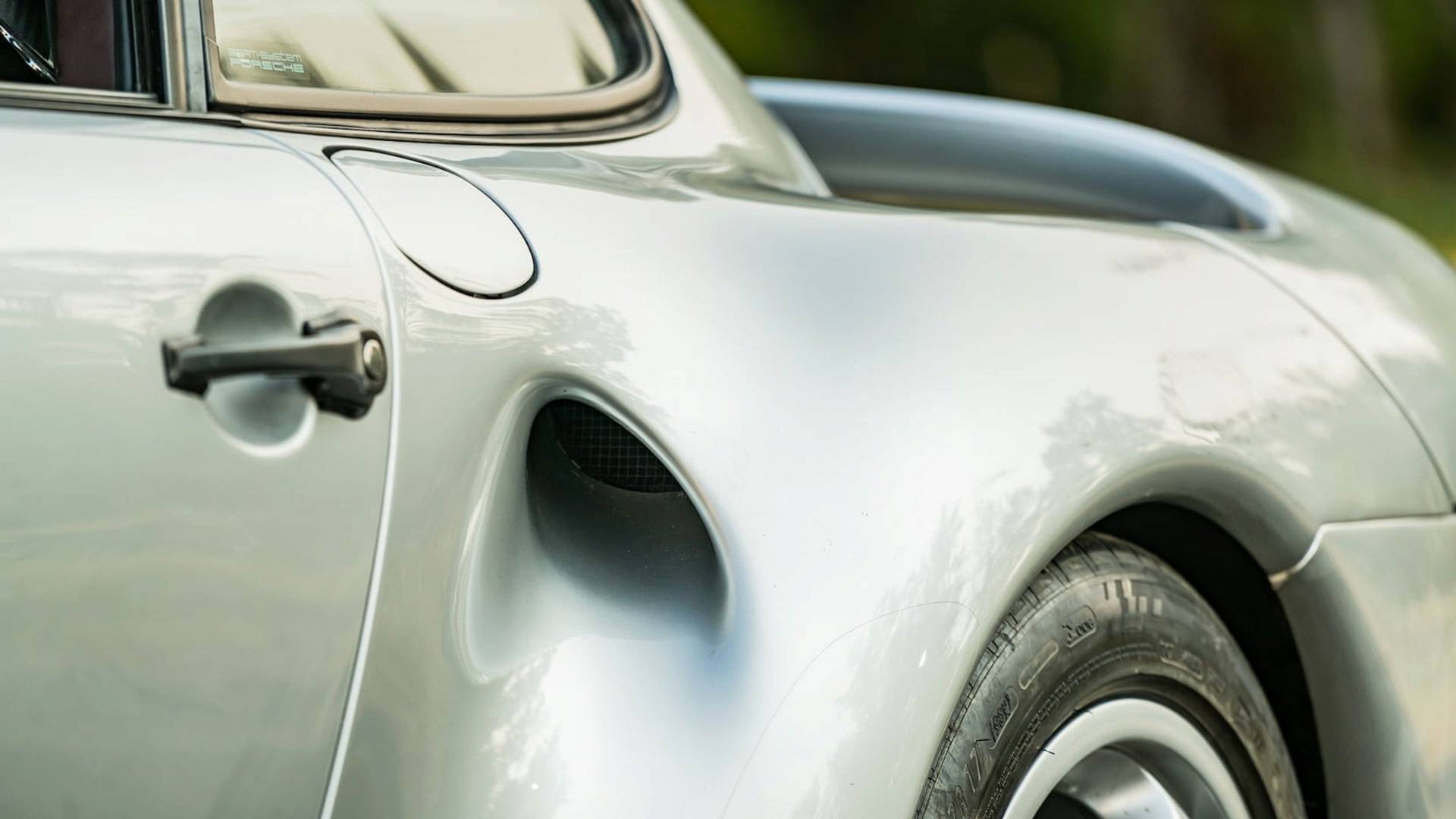 Porsche-959-Komfort-Crashed-13 Crashed Porsche 959 Komfort Sells For Almost Half A Million Dollars