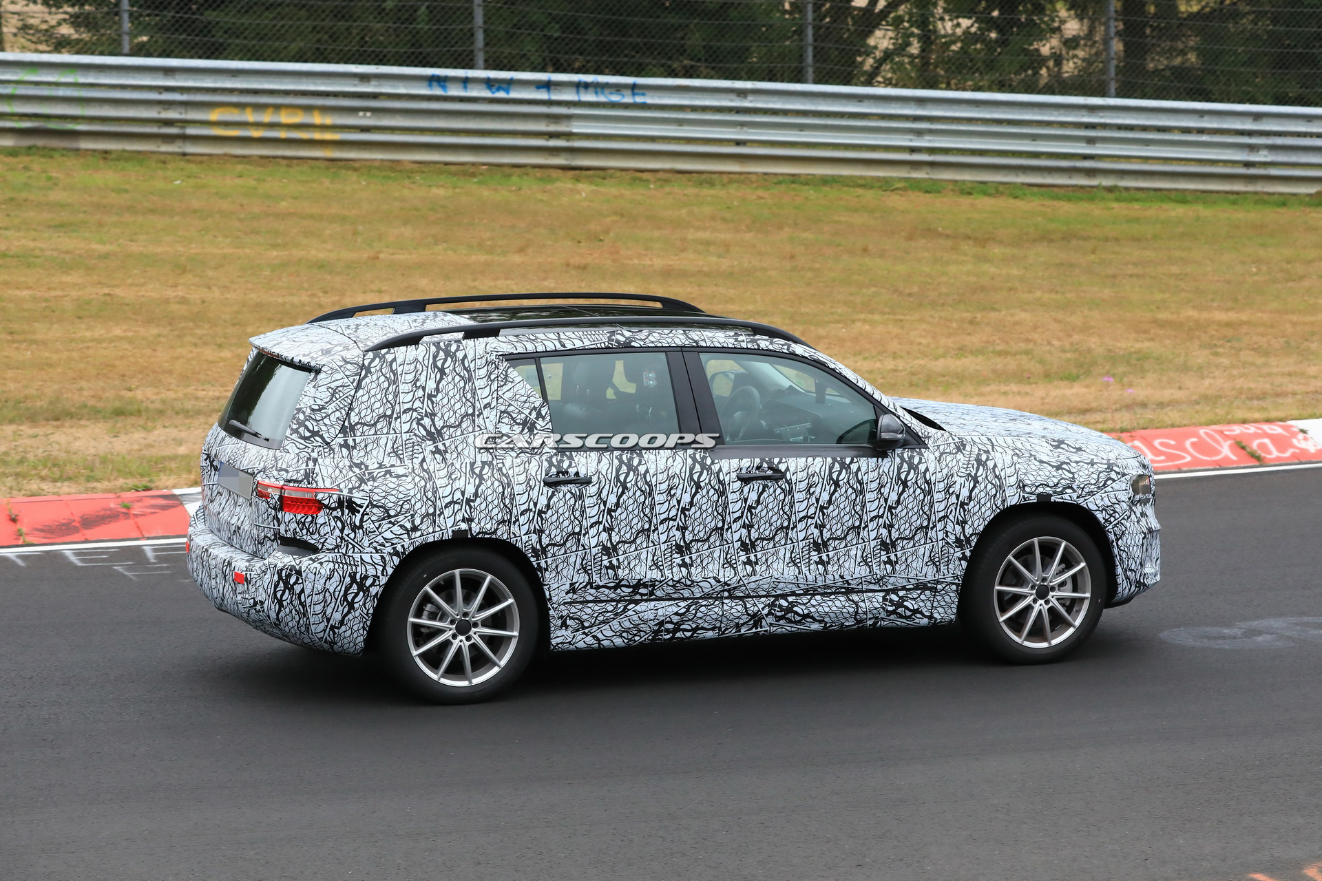 Mercedes-GLB-Scoop-23 2019 Mercedes GLB Sheds More Camo, Shows Off Its Boxy Lines