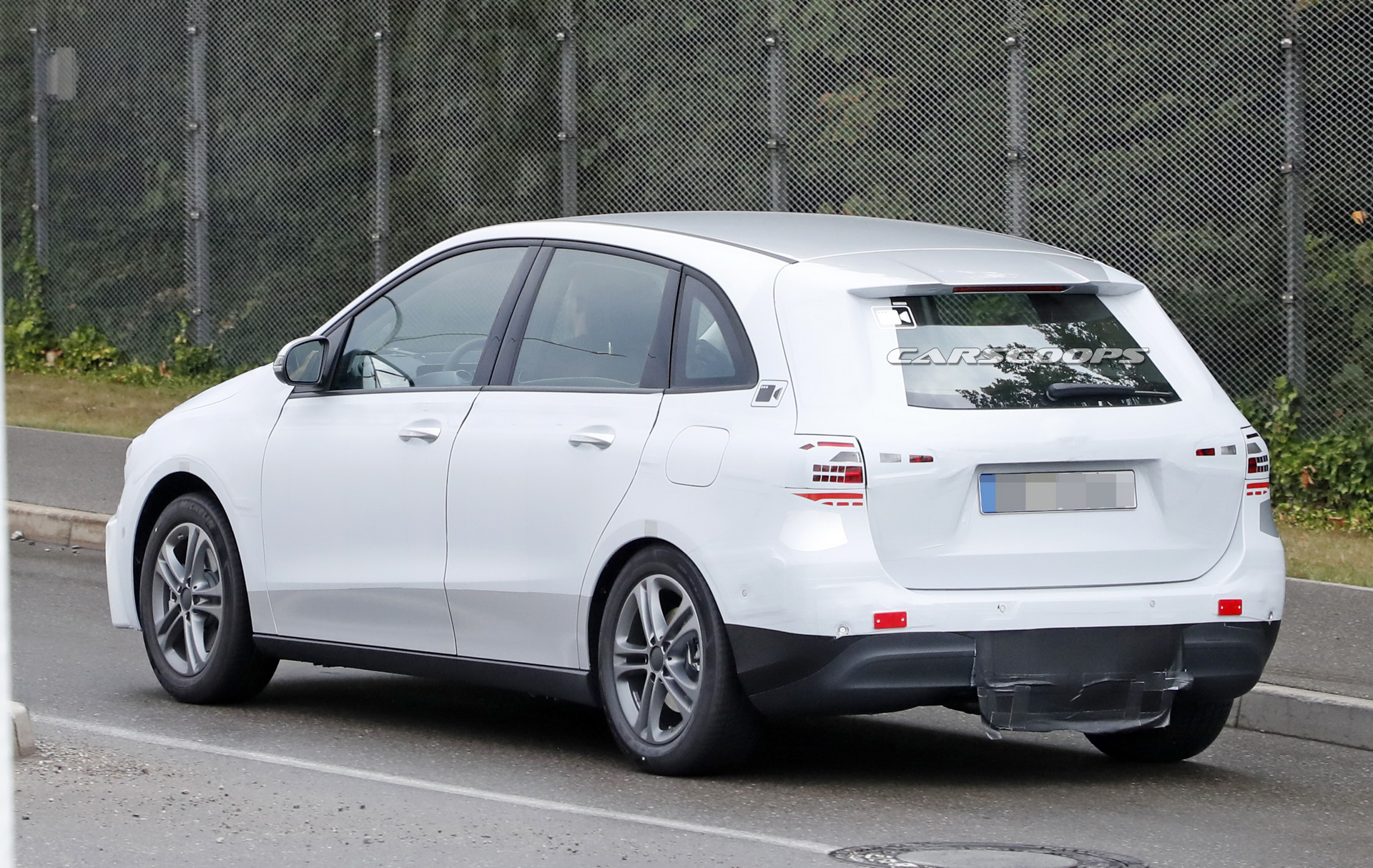 2019-mercedes-b-class-drops-more-camo-11 2019 Mercedes B-Class Minivan Gets In Line With Latest A-Class